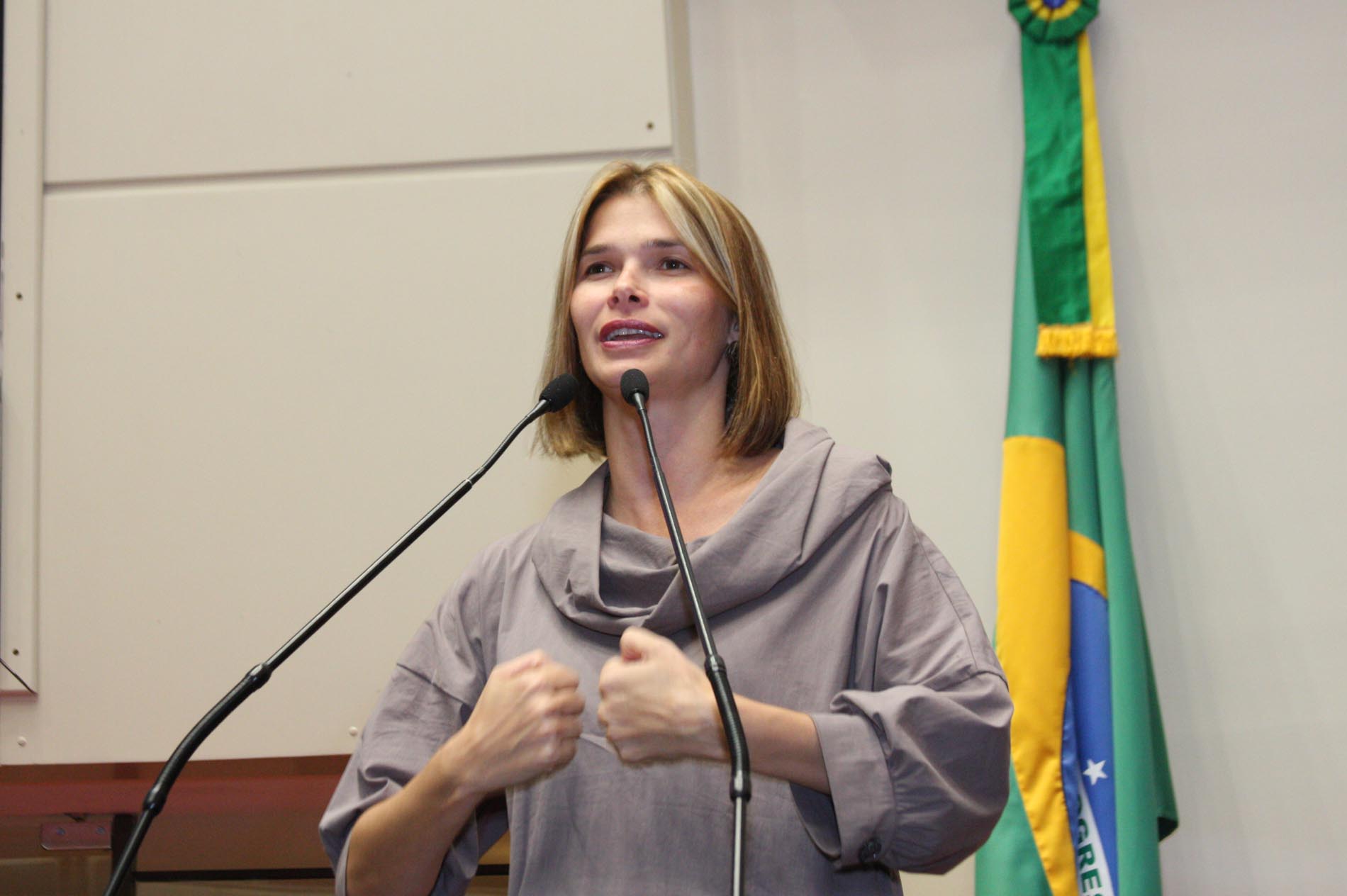 Deputada Angela Albino (PCdoB)
