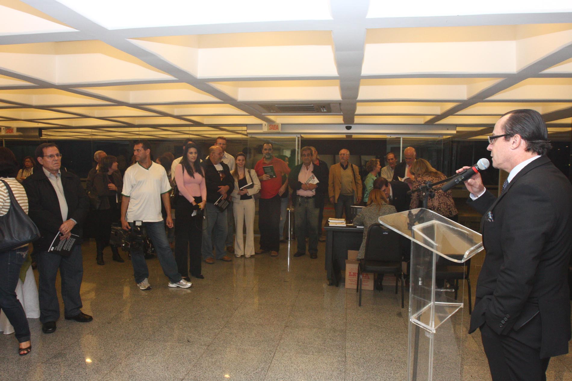 Lançamento do Livro De olho na capital - os dois primeiros anos - Autor: Jornalista César Valente