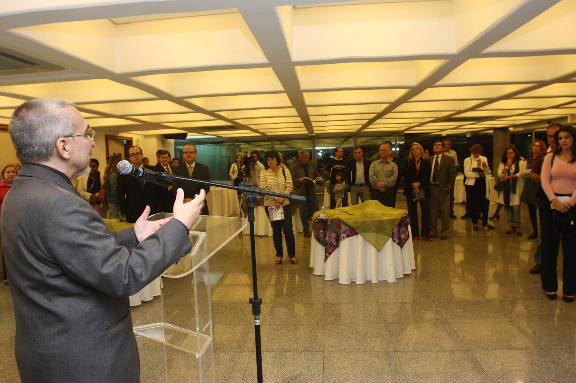 Lançamento do Livro De olho na capital - os dois primeiros anos - Autor: Jornalista César Valente