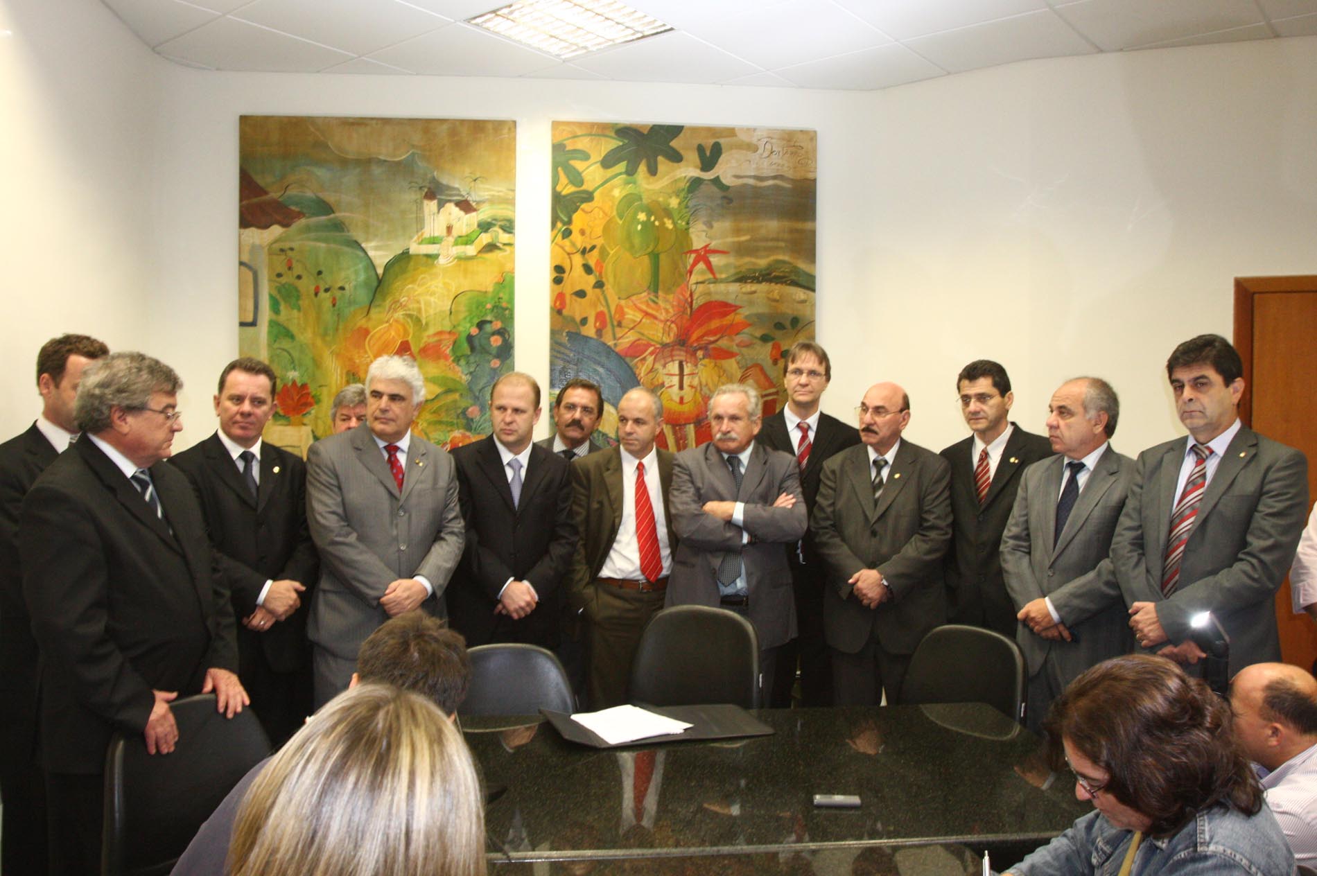 Promulgada emenda que amplia poder de fiscalização do Legislativo