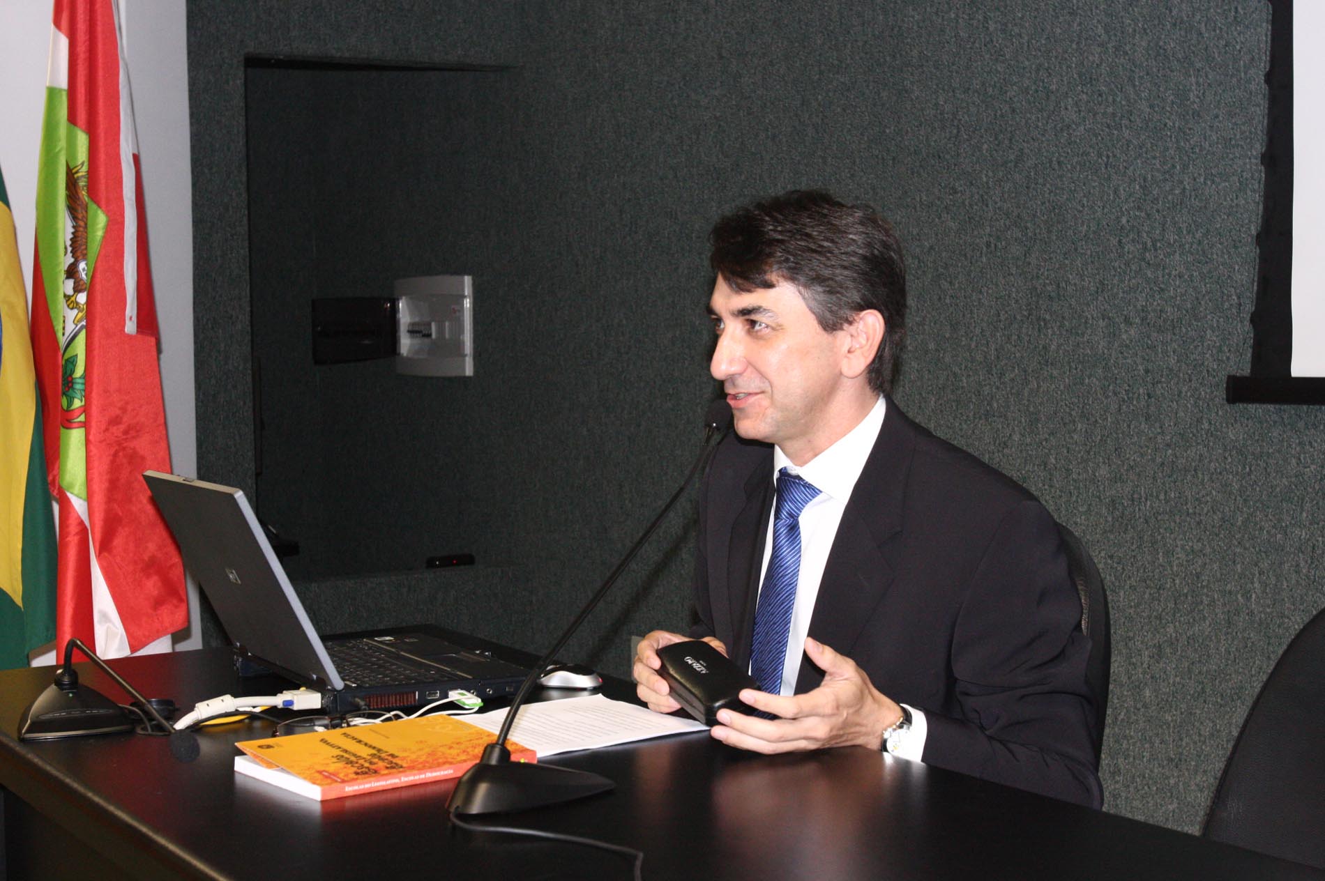 Palestra inaugura comemoração pelos 10 anos da Escola do Legislativo