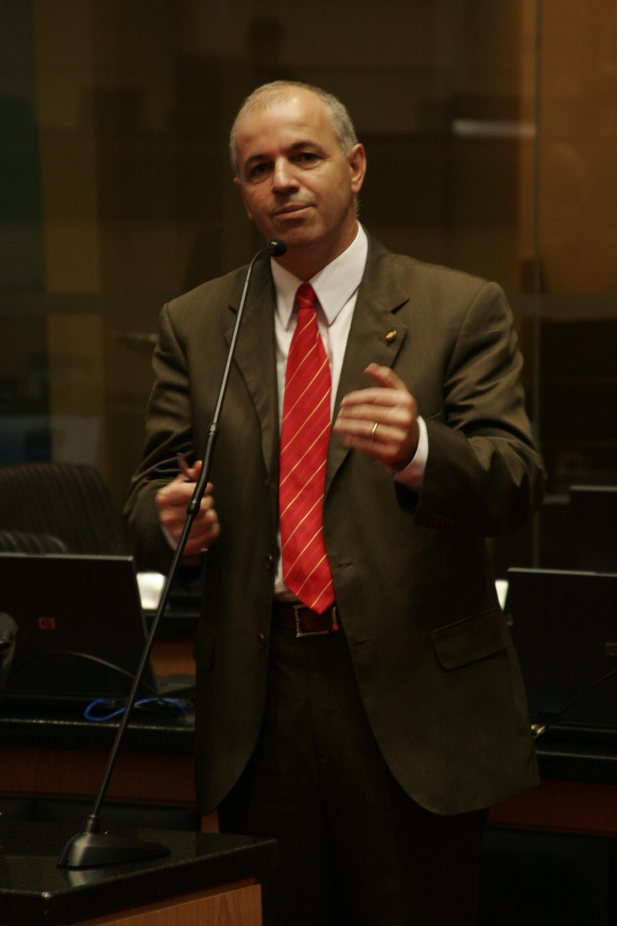 Dos Gabinentes – Soares defende consulta popular como instrumento de participação