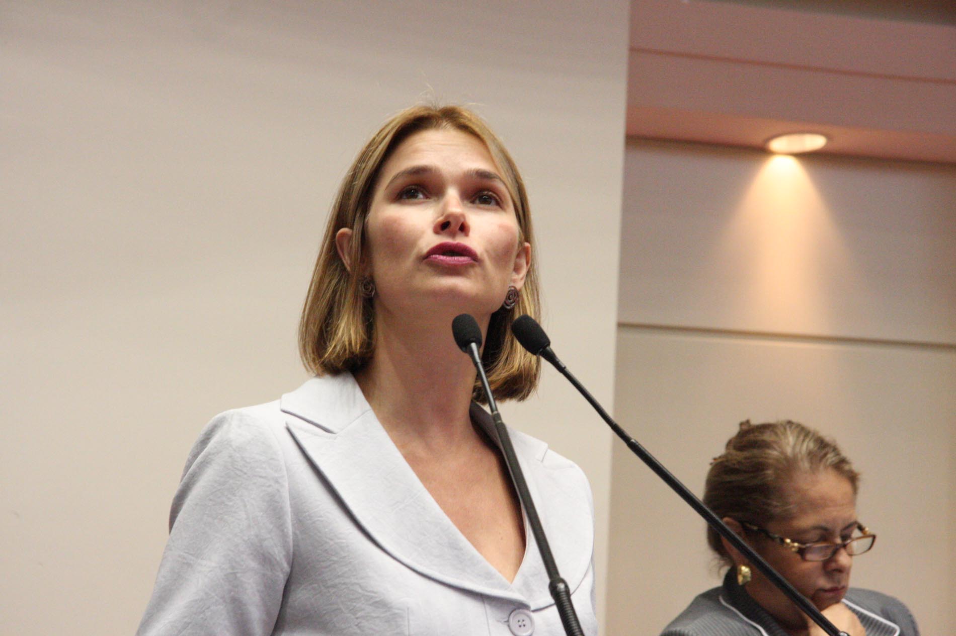 Deputada Angela Albino (PCdoB)