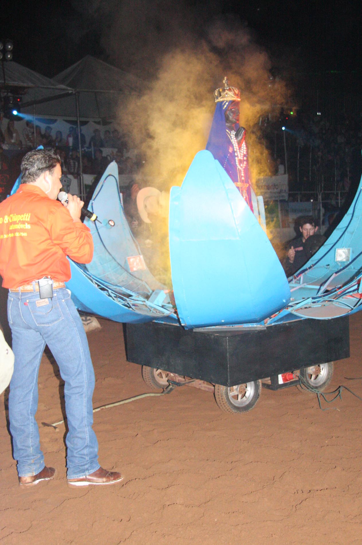 Rodeio atrai milhares de expectadores à FEMI
