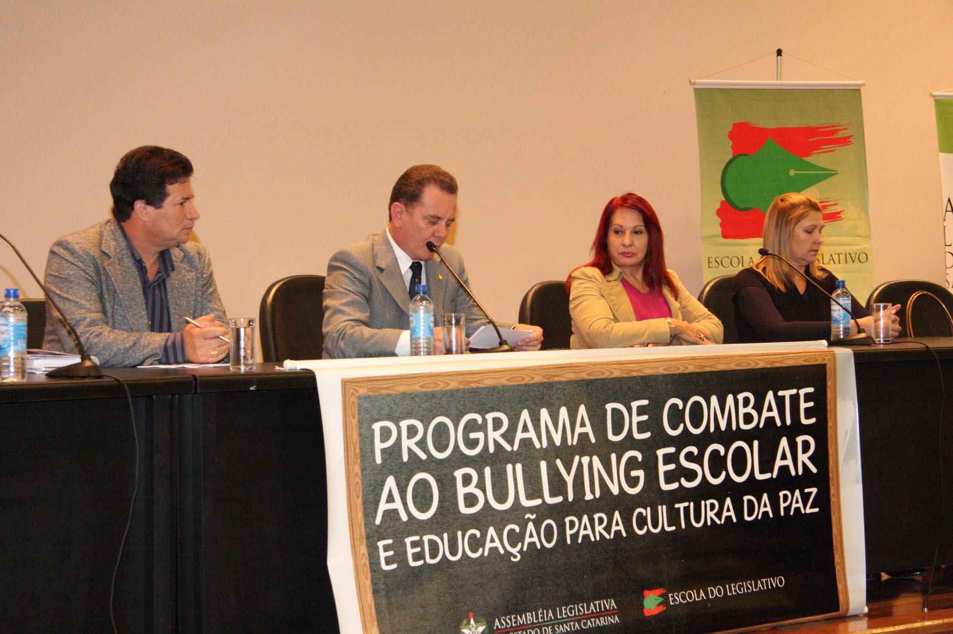 Assembleia debate bullying escolar