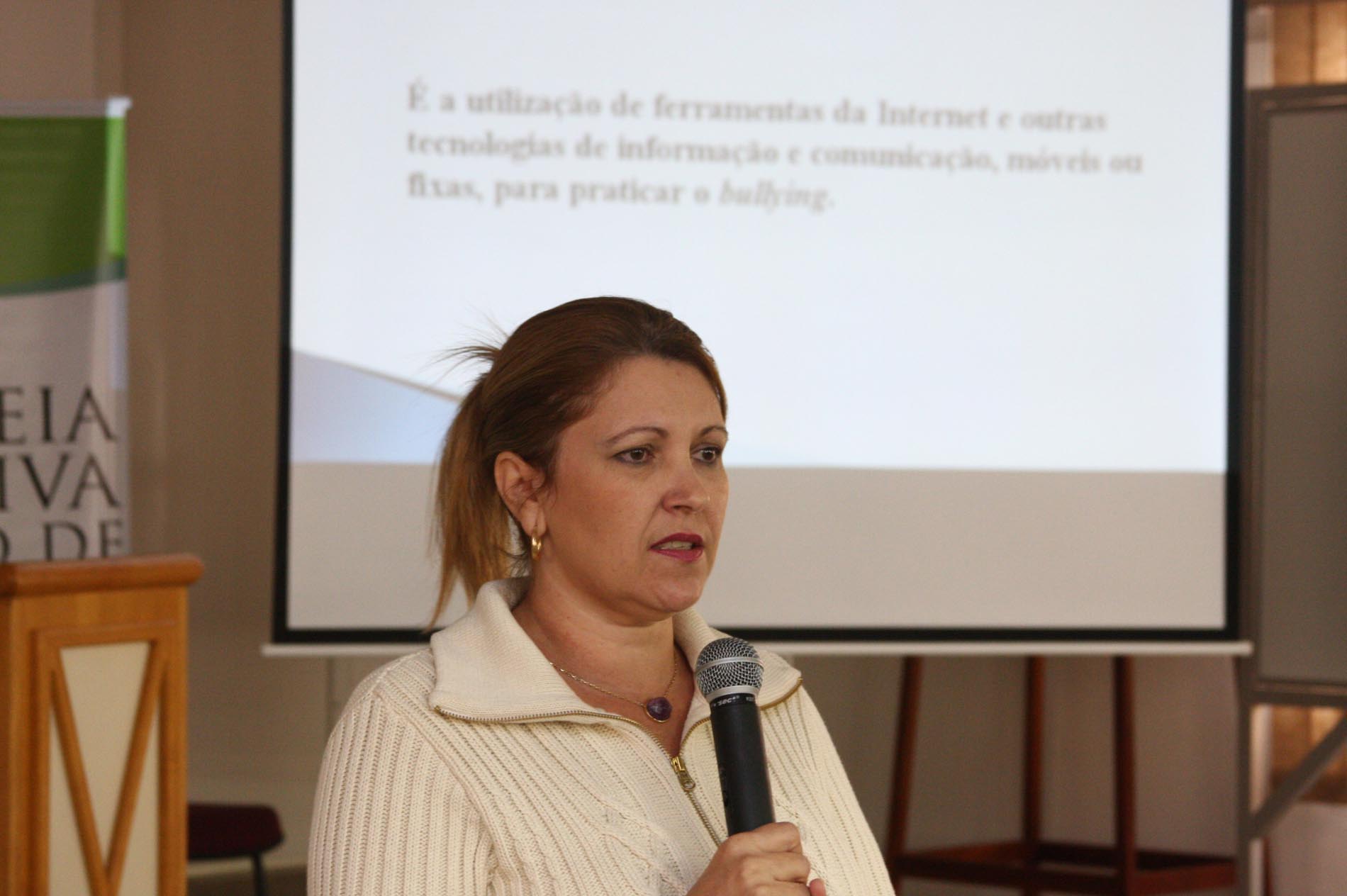 Itajaí lota auditório para ouvir palestra sobre Bullying Escolar