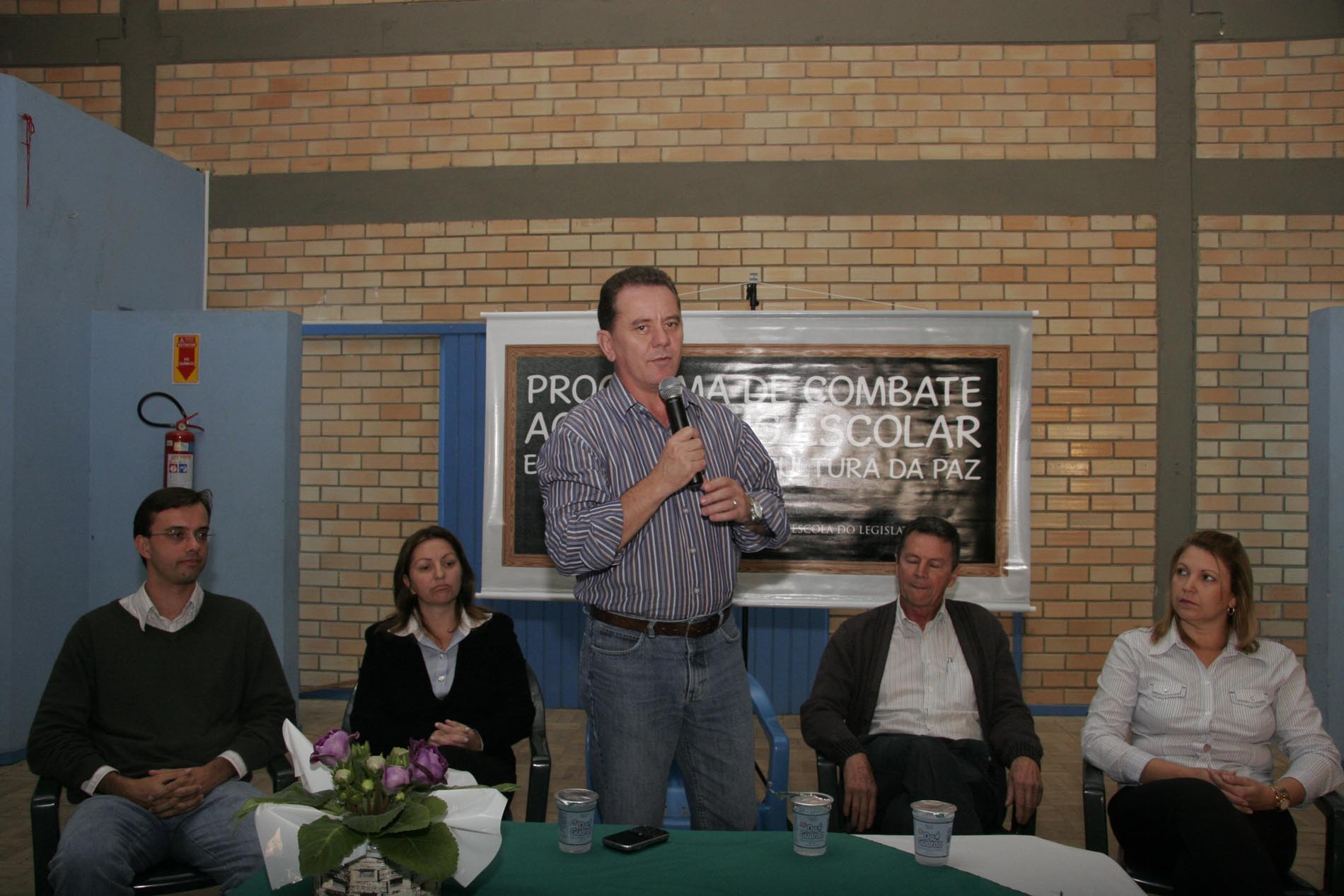 Morro da Fumaça debate bullying escolar