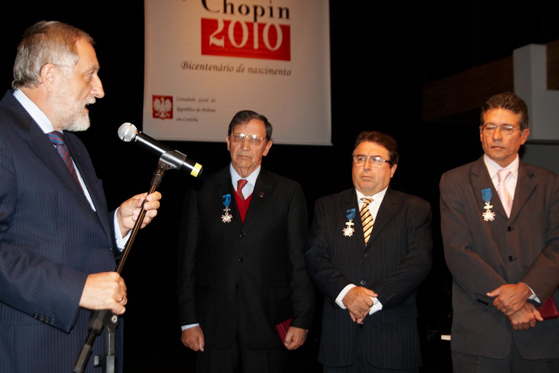 Deputado Aguiar recebe comenda polonesa