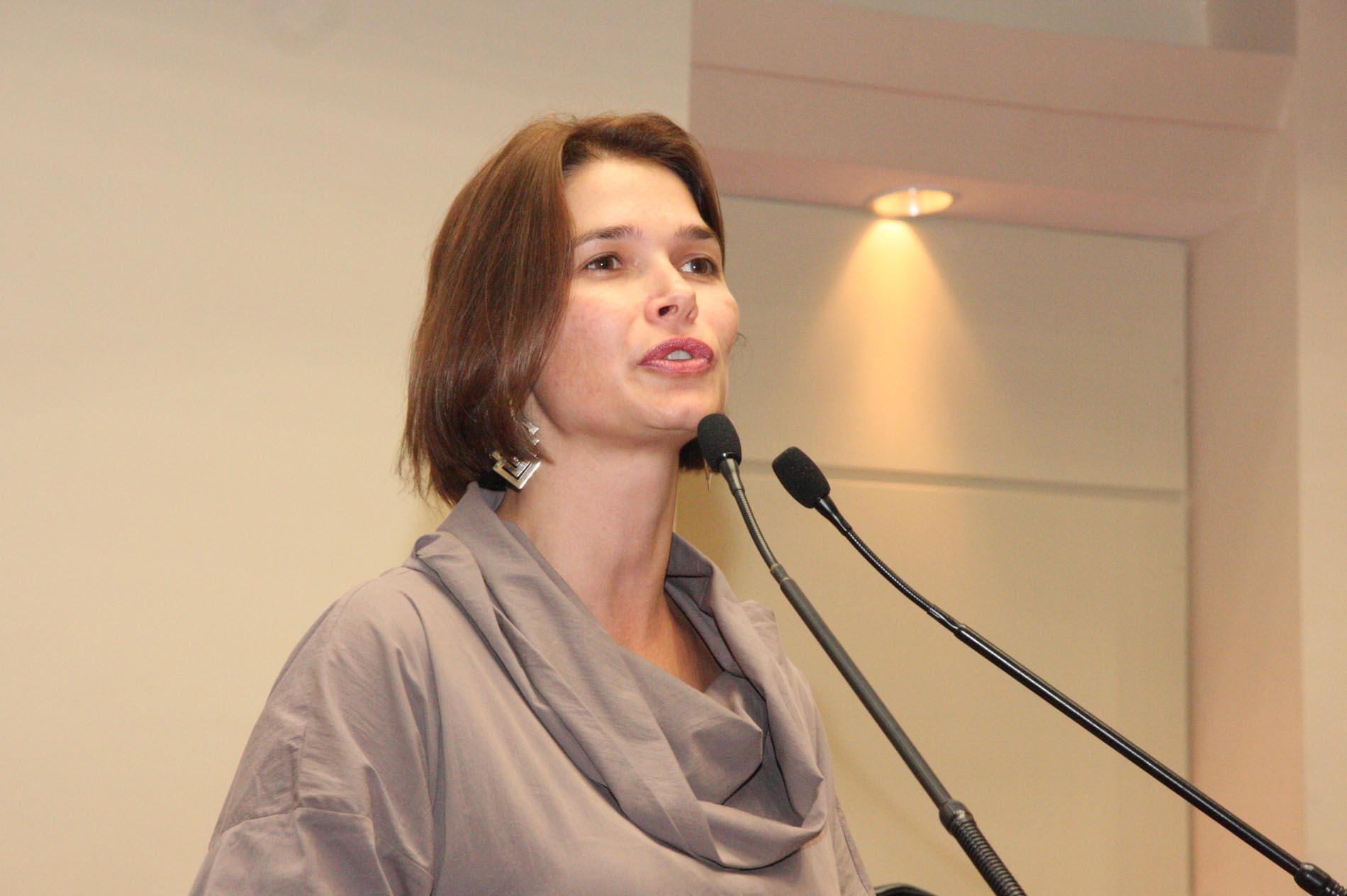 Deputada Angela Albino (PCdoB)