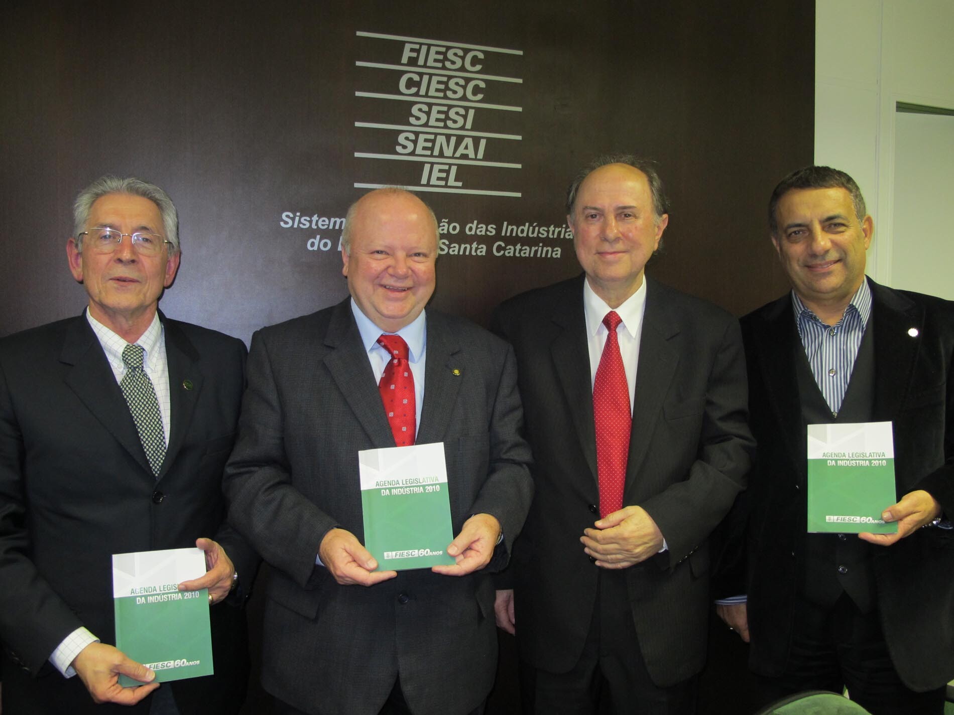 Dos Gabinetes – Agenda Legislativa da Fiesc aproxima indústria do parlamento catarinense