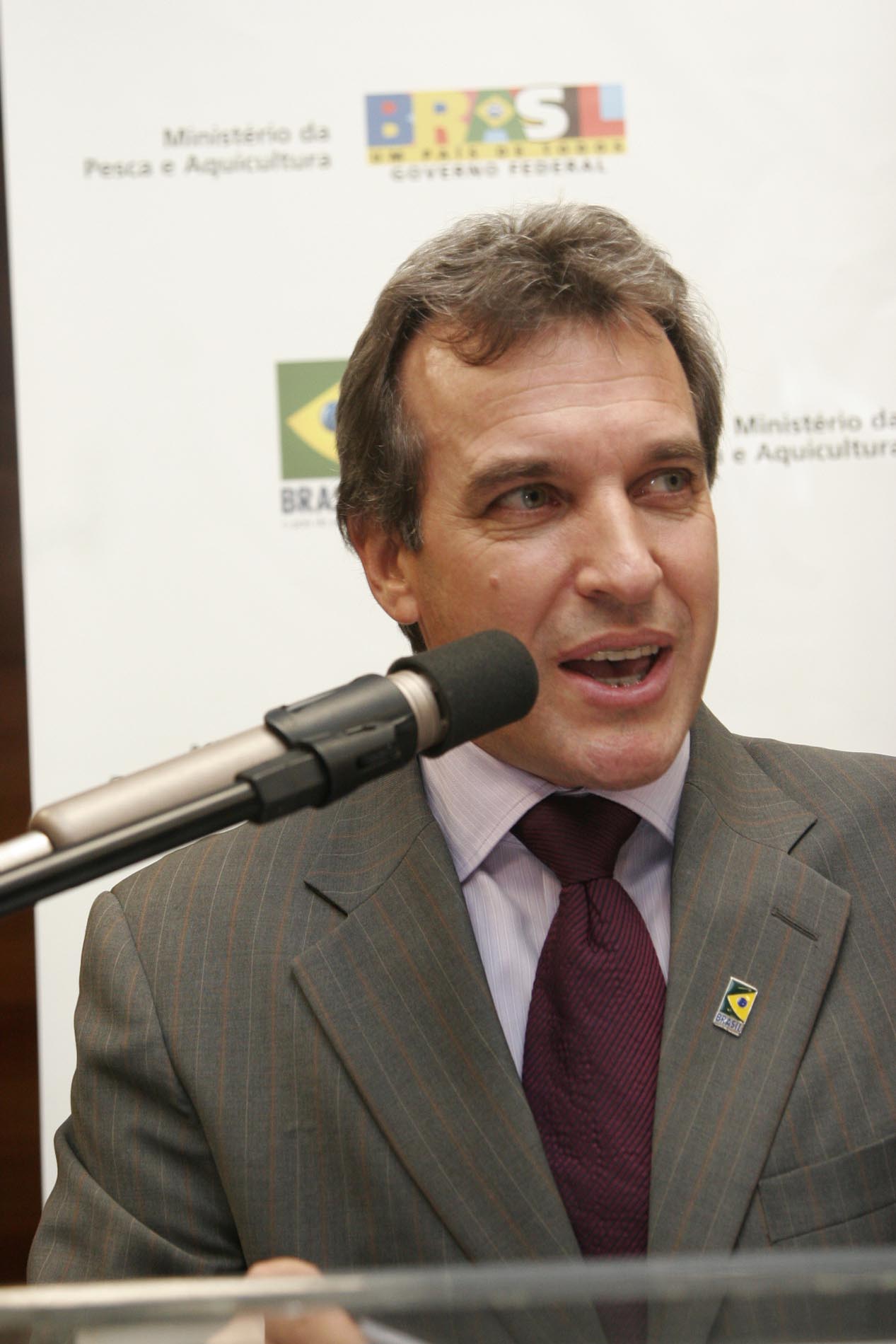 Cerimônia de entrega de 19 máquinas agrícolas
