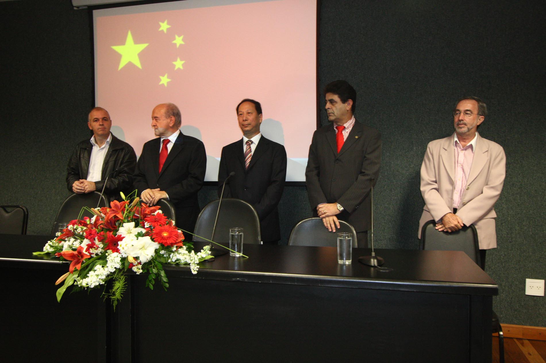 Assinatura do Convênio da Escola de Formação Política do Governo Chinês com a Fundação Leonel Brizola