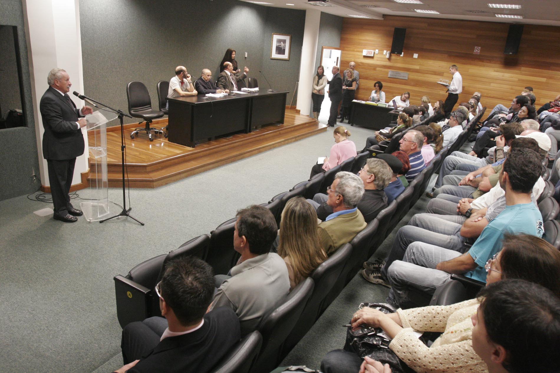 Situação de cartorários é questionada em audiência