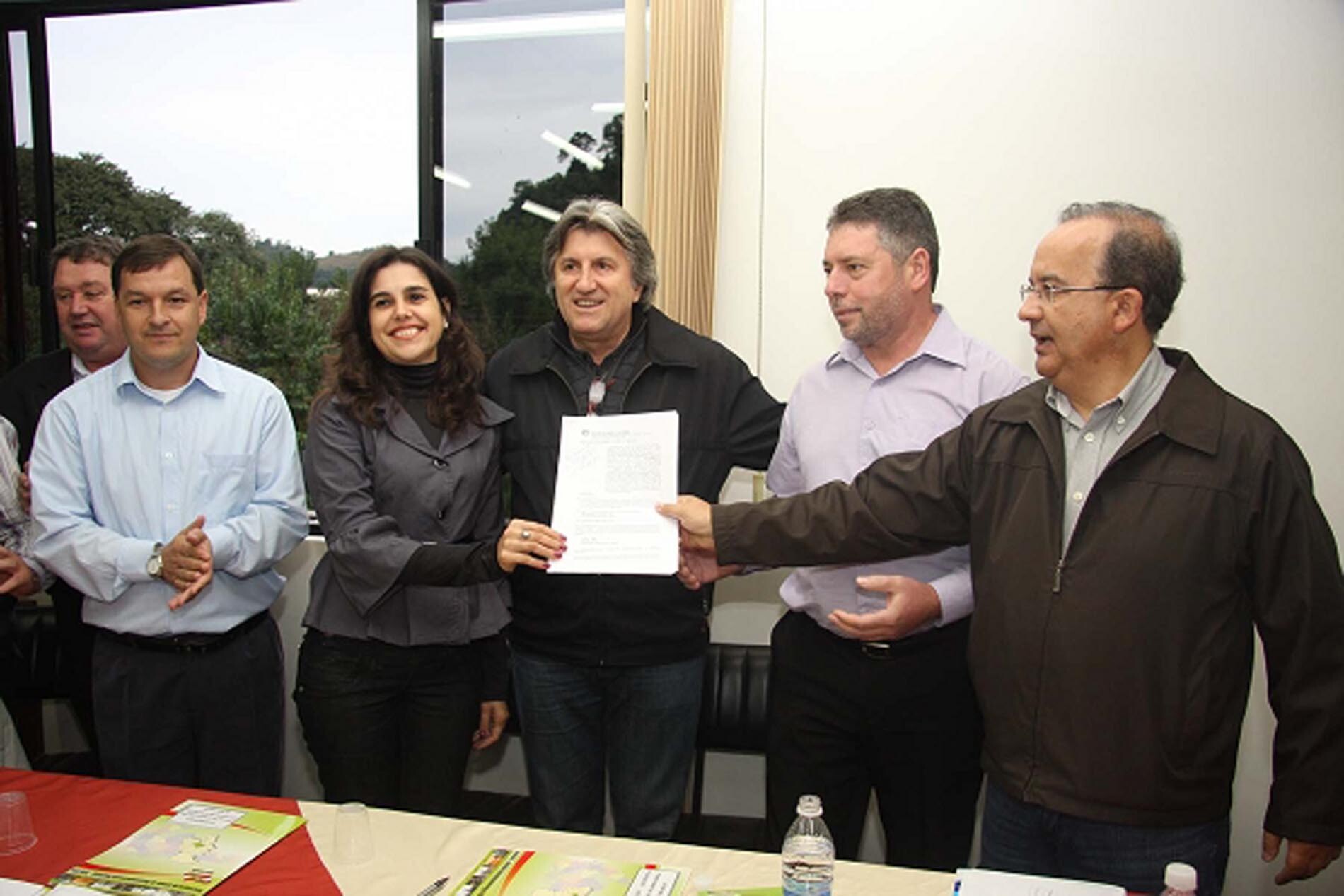 Pavan e Jorginho entregam recursos no Meio-Oeste