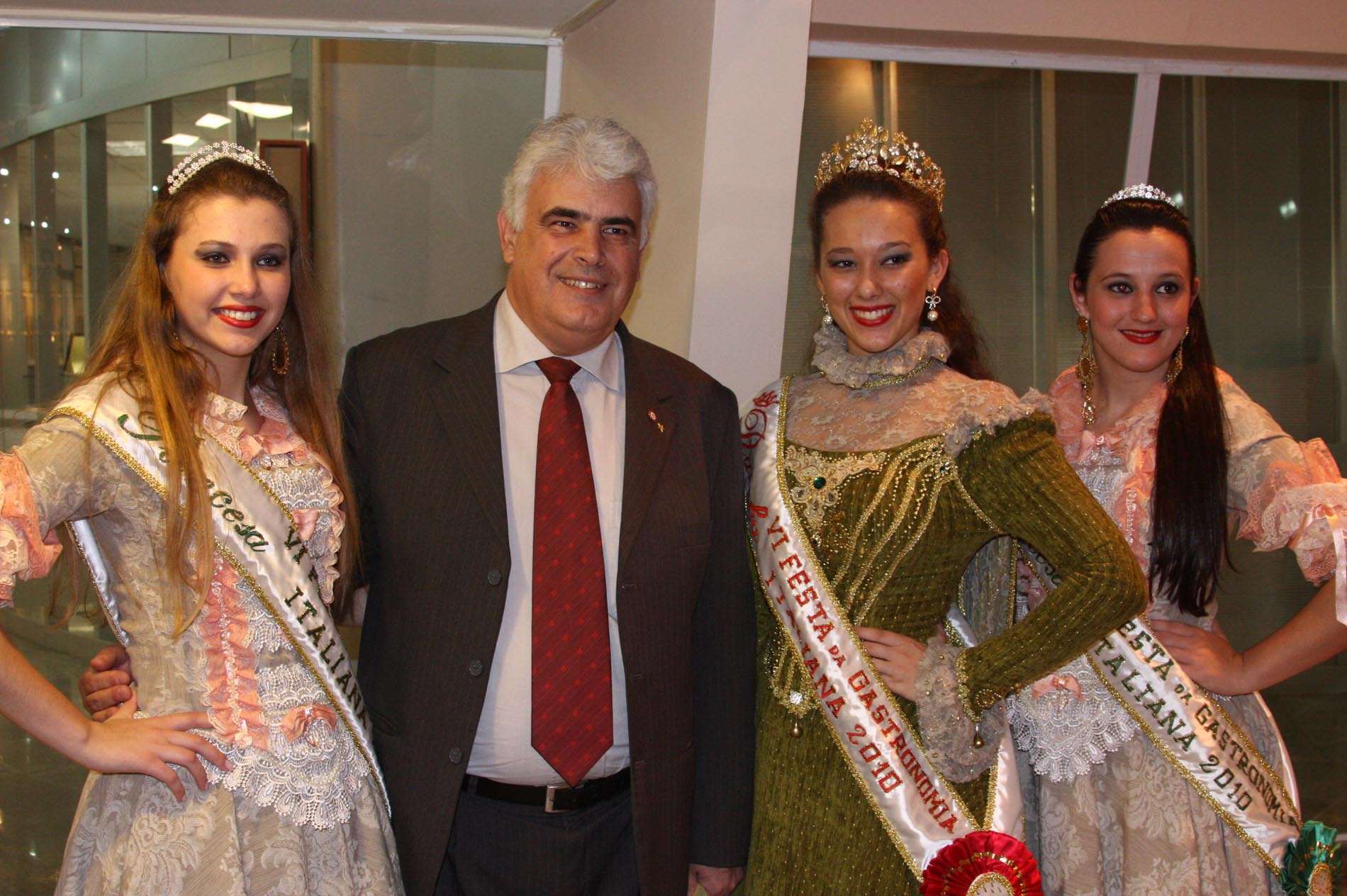 Deputado Décio Góes e Soberanas da Festa da Gastronomia Típica Italiana