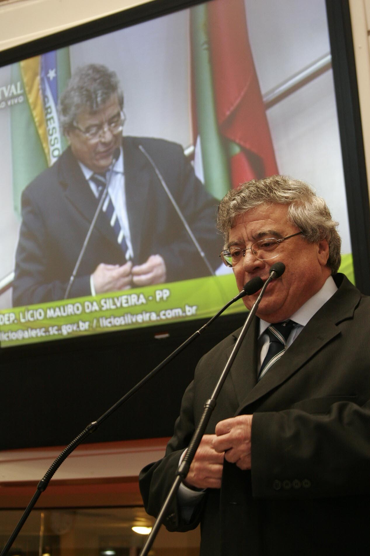 Dos Gabinetes – Deputado Lício está preocupado com a situação da praia da Armação