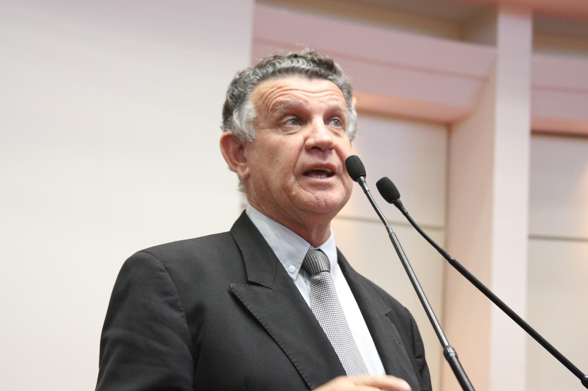 Andrino vai propor lei determinando ao poder público comprar com qualidade