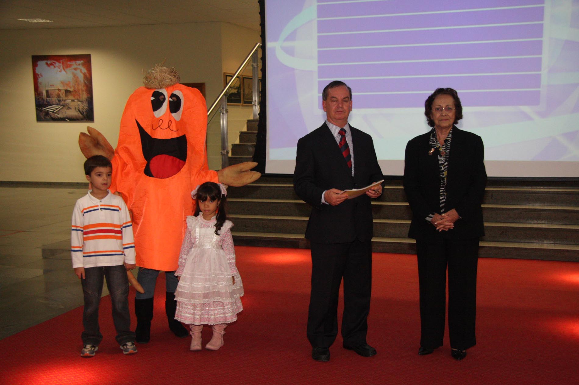 Entrega de literaturas por Marlene Rothbarth