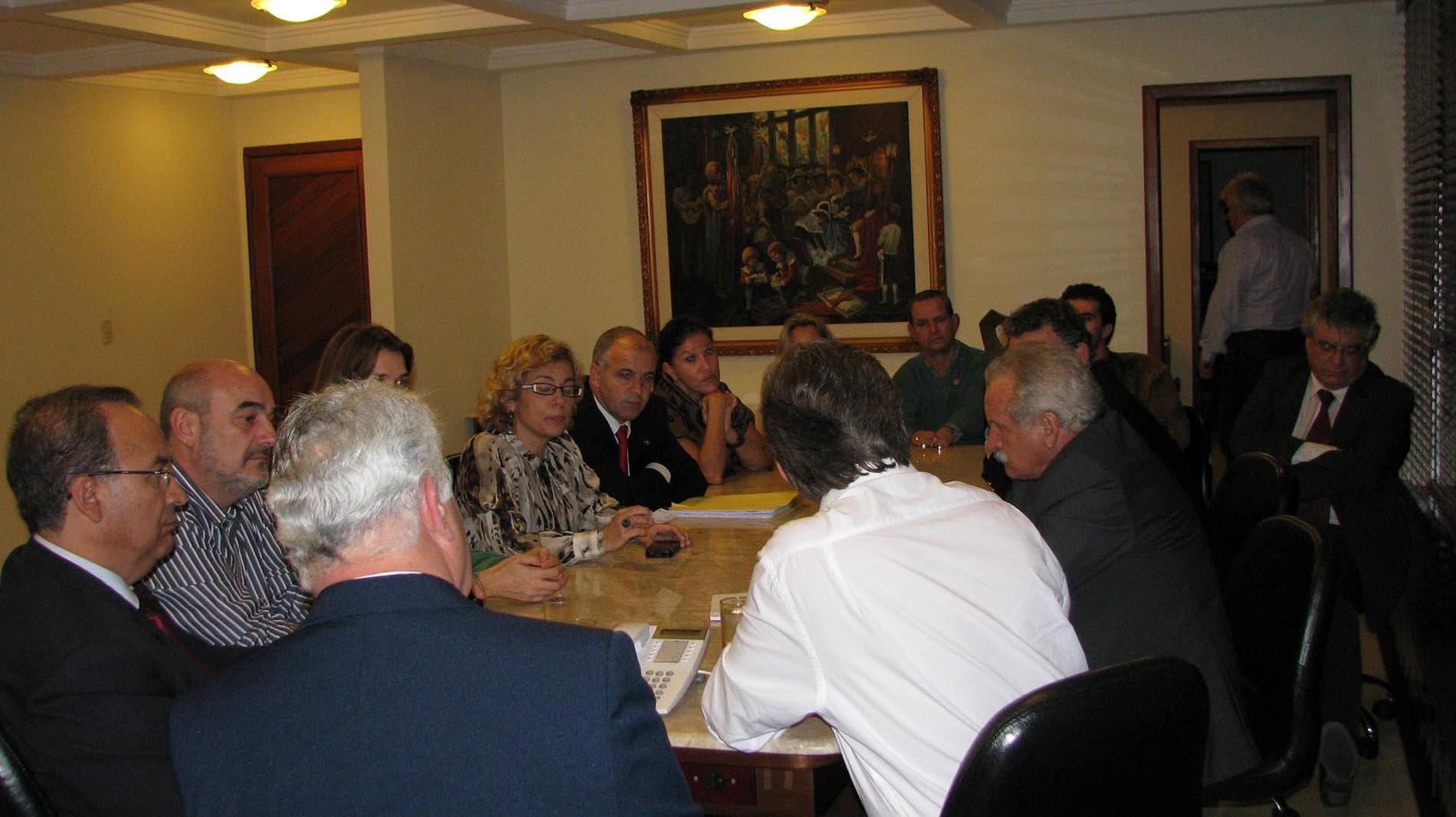 Reunião define ações  para situação na Armação