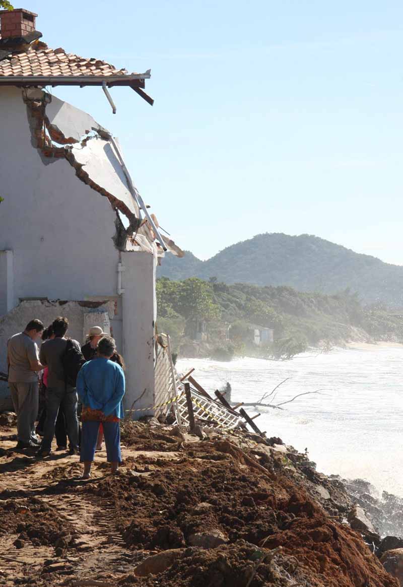 Deputados acompanham anúncio da liberação de recursos para obras emergenciais na praia da Armação