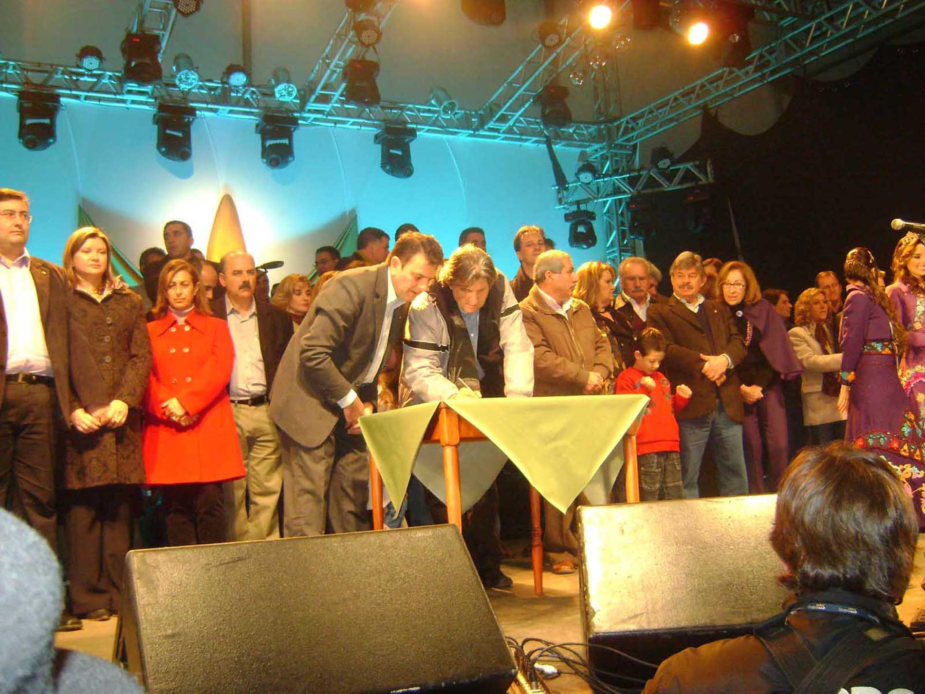 Elizeu Mattos acompanha governador na abertura da Festa do Pinhão