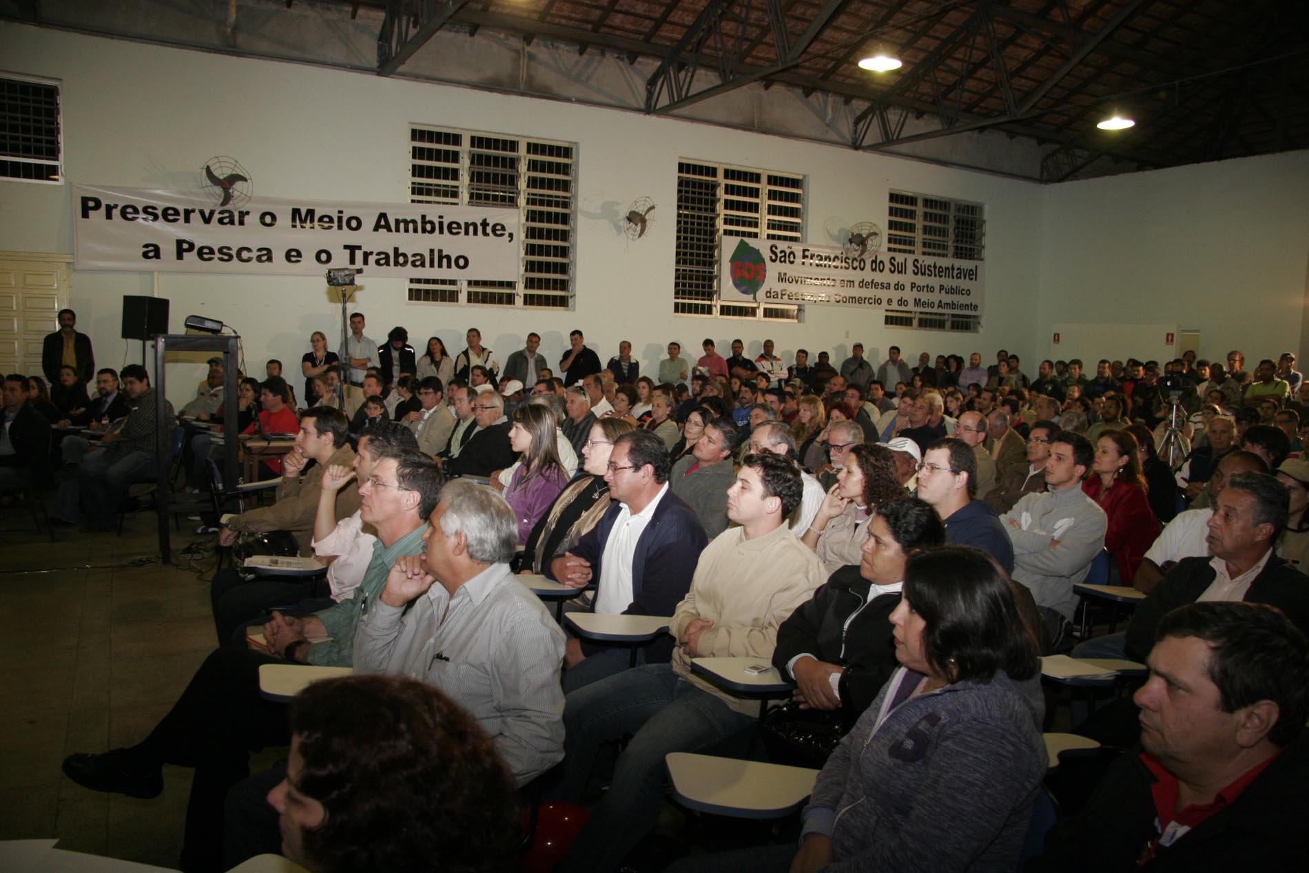 Audiência Pública sobre os impactos Socioambientais do Porto Mar Azul - Local: Salão Paroquial da Igreja Matriz
