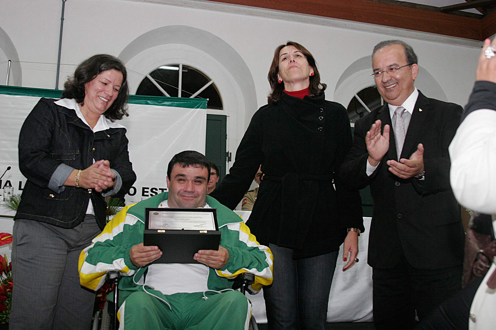 Sessão Solene em homenagem aos Atletas que fazem a história do esporte de Biguaçu referendados no livro Esporte é Massa - Local: Casarão Born