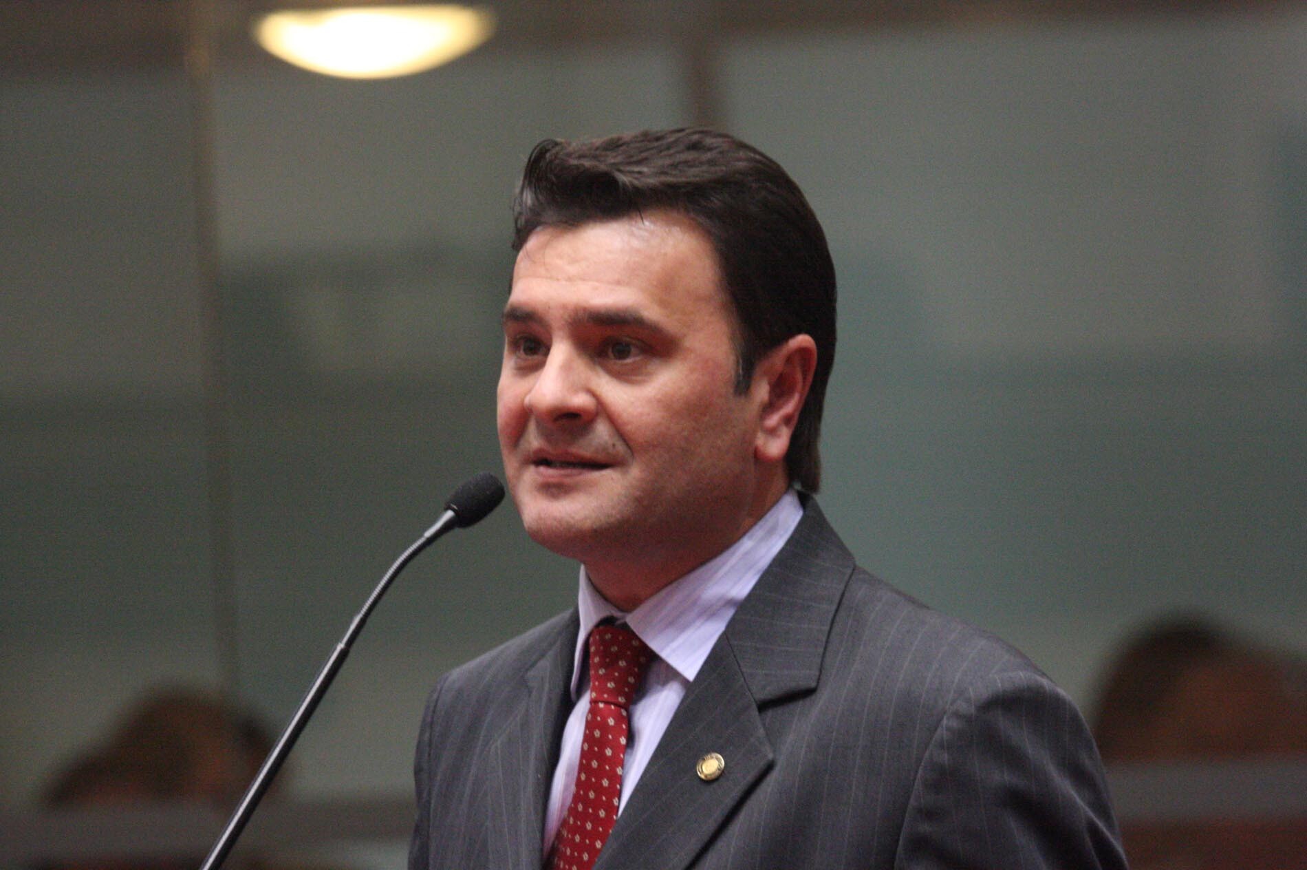 Dos Gabinetes – Ex-governador visita a Festa do Pinhão