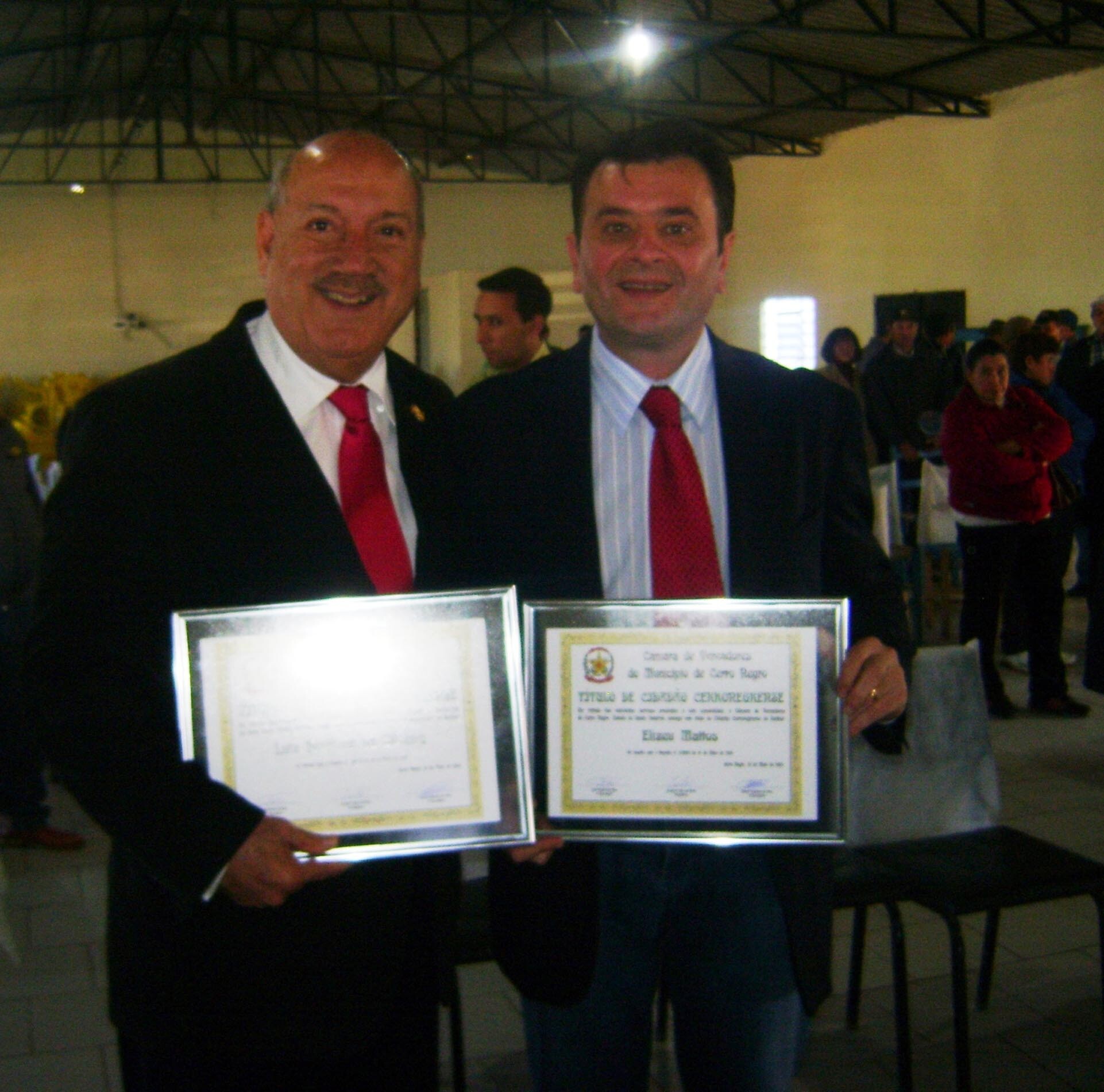 Dos Gabinetes – Elizeu Mattos e Luiz Henrique são homenageados em Cerro Negro