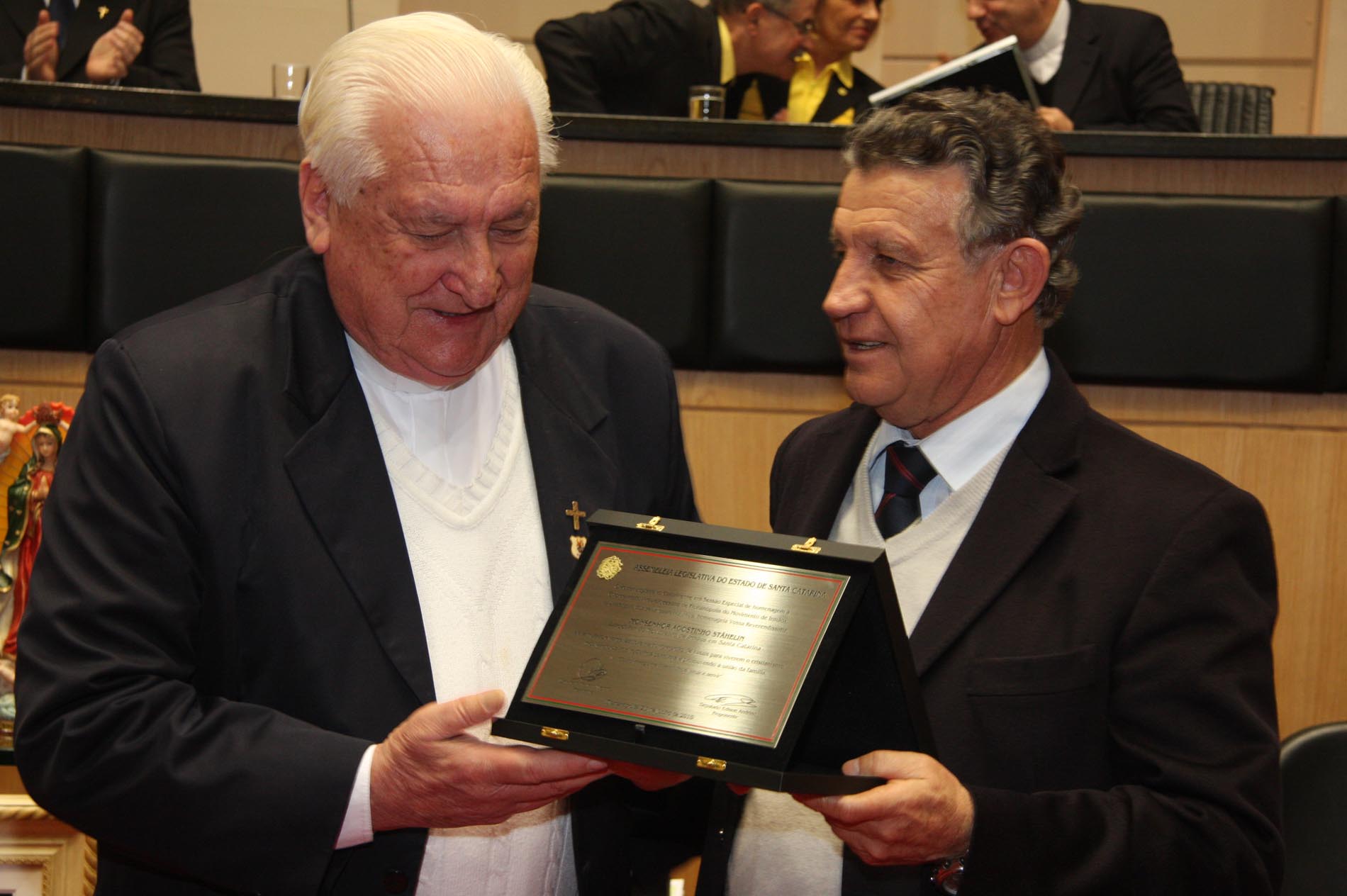 Homenagem ao Mov. de Irmãos da Igreja Católica