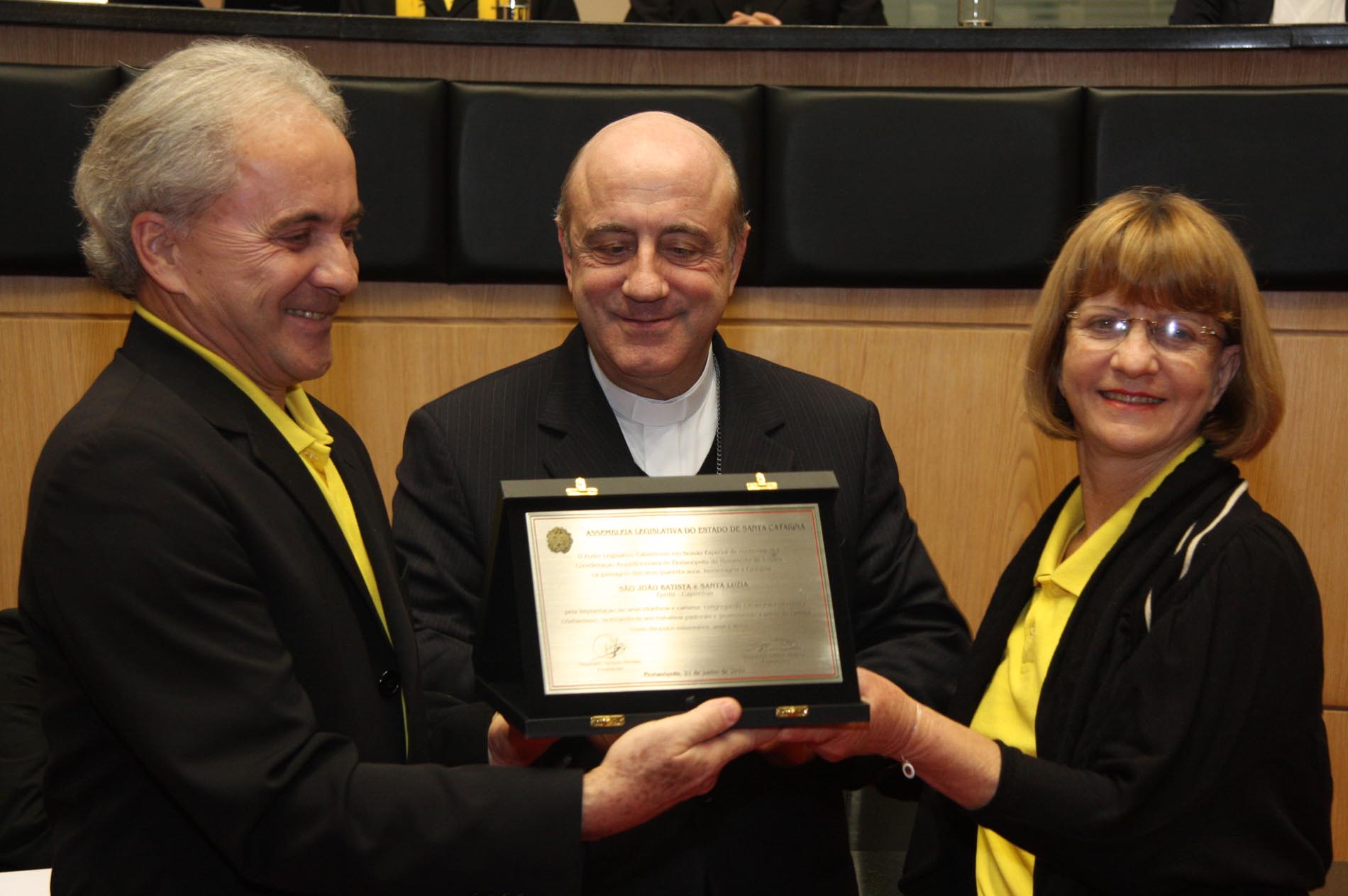 Assembleia homenageia movimento católico