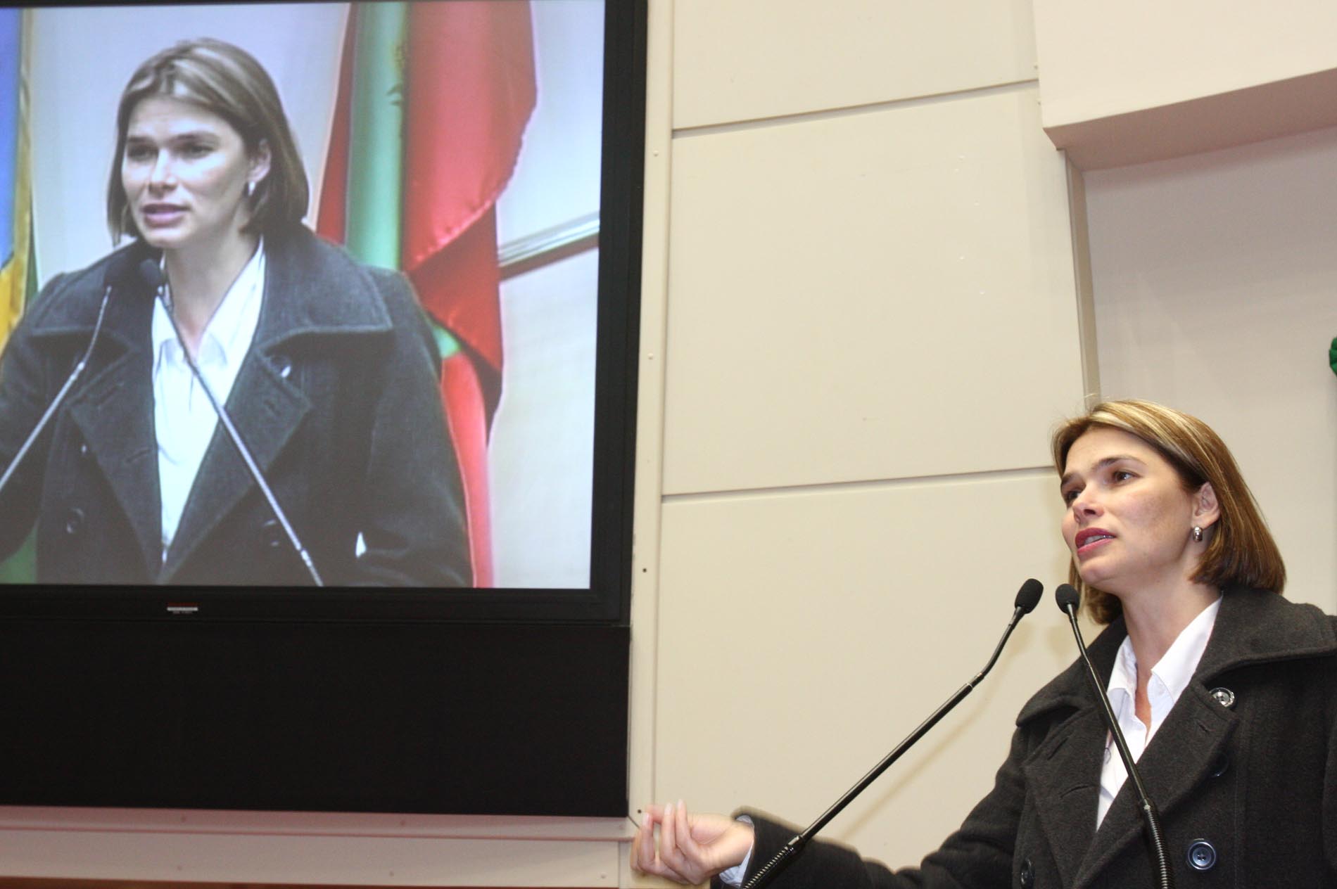 Deputada Angela Albino (PCdoB)