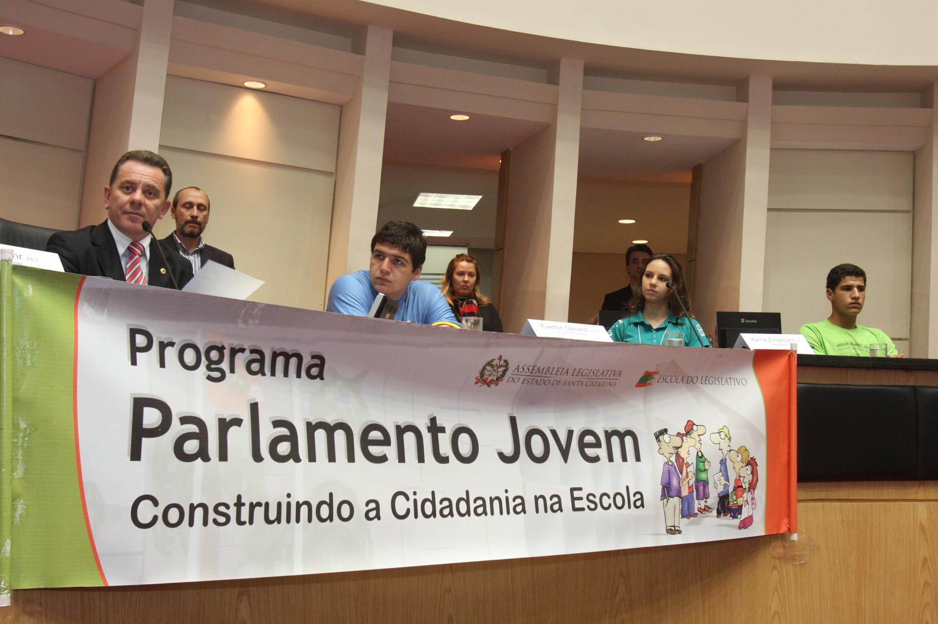 Sessão do Parlamento Jovem movimenta Assembleia Legislativa