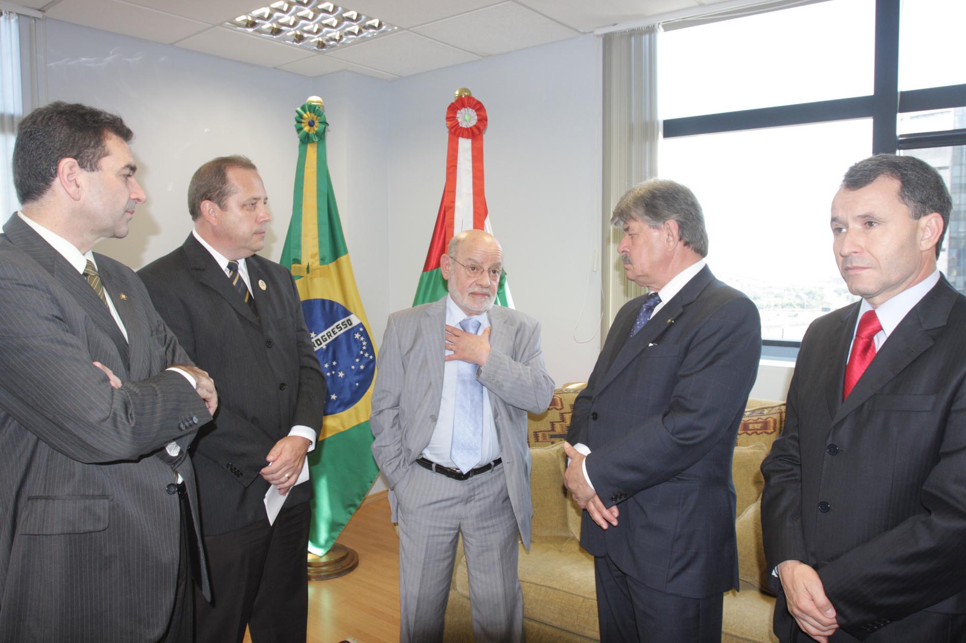 Parlamentares pedem apoio do TJ para situação de bombeiros voluntários