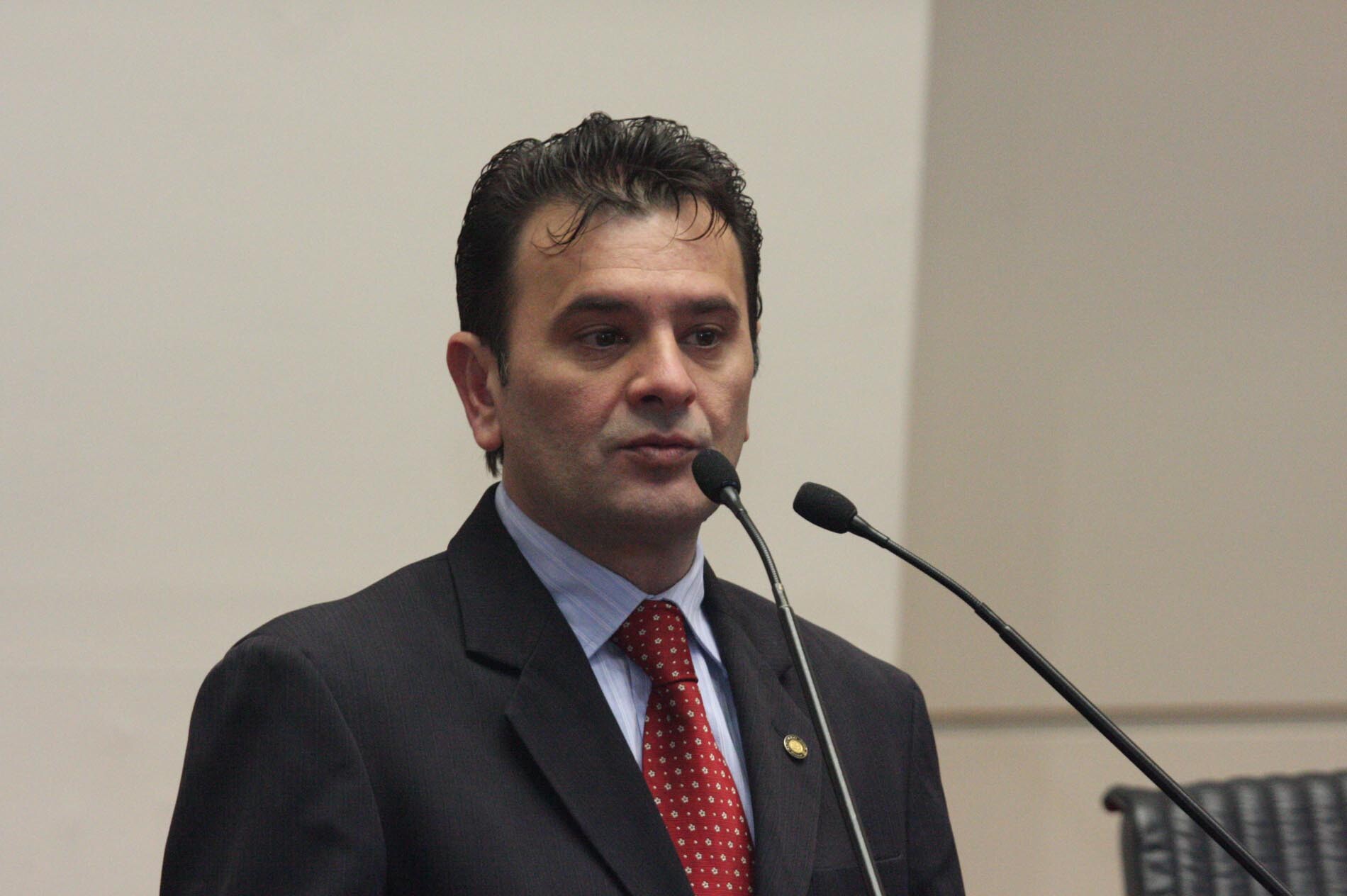 Dos Gabinetes – Deputado quer que MPF, Dnit e TCE se pronunciem a respeito das “intermináveis” obr