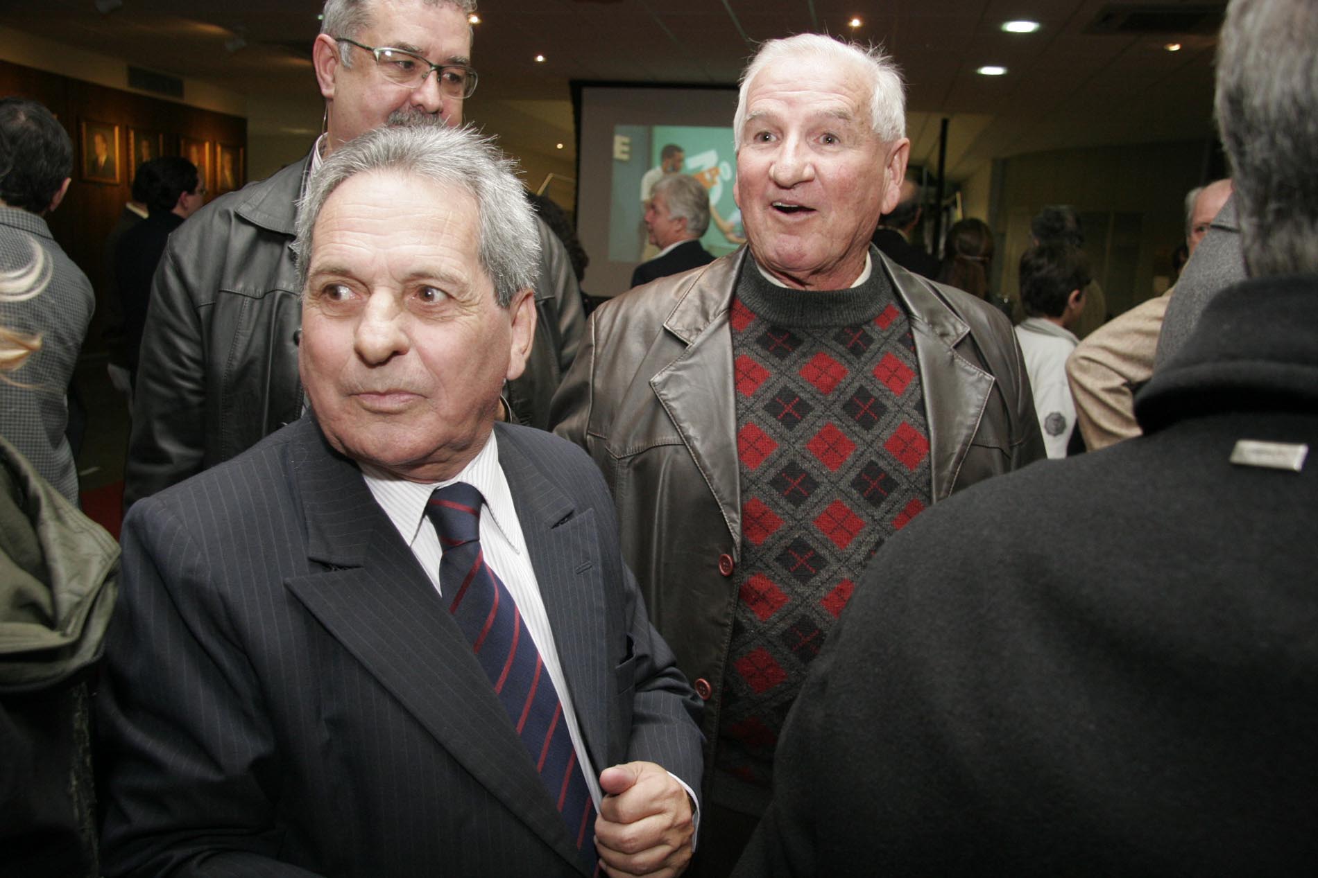 Livro registra 50 anos de carreira de Roberto Alves