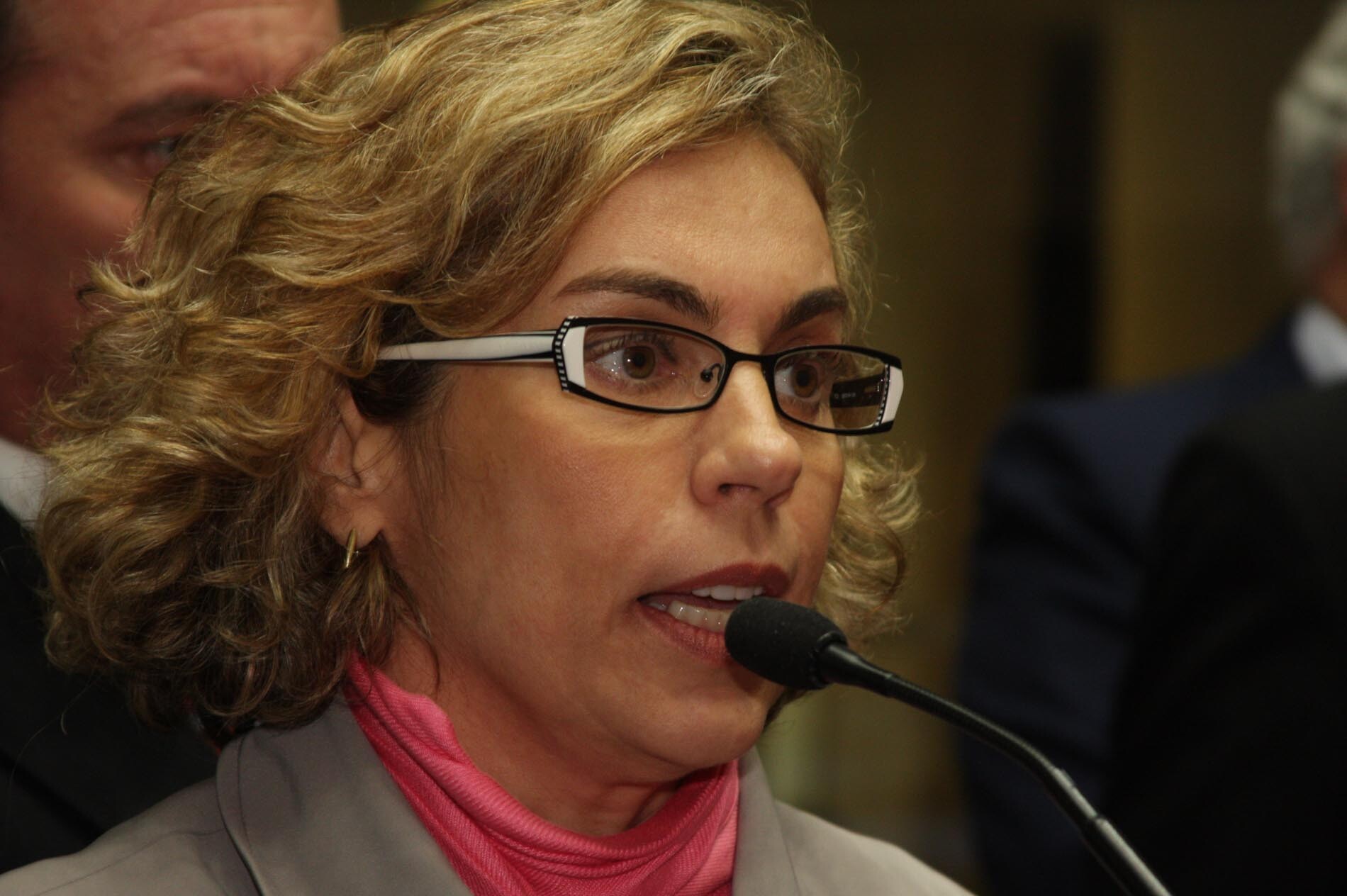 Dos Gabinetes -Ana Paula aprova emenda para garantir recursos ao tratamento de dependentes químicos