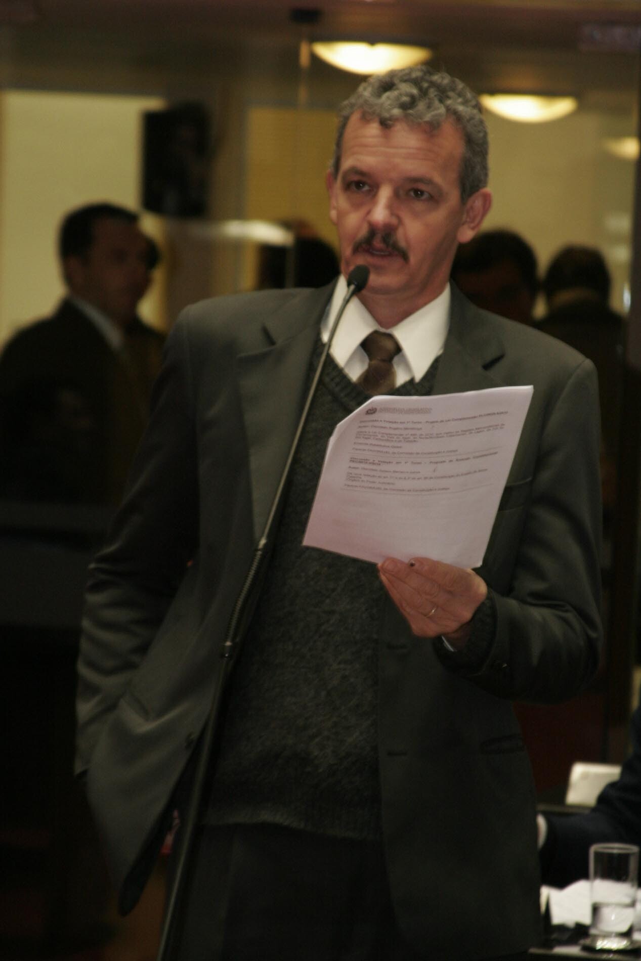 Dos Gabinetes – Com voto favorável de Dresch, Assembleia aprova permanência da Câmara Regional de Ch