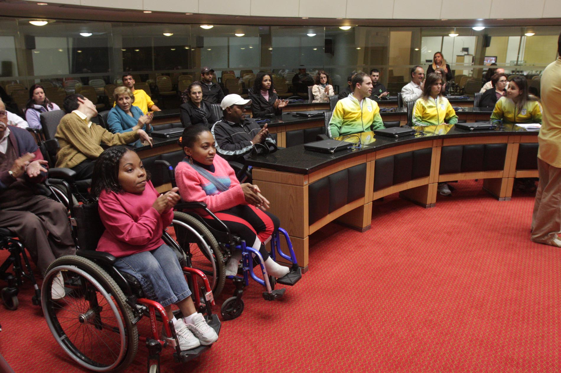 Sessão Especial em homenagem aos Para-atletas e ao Paradesporto no Plenário Deputado Osni Régis.