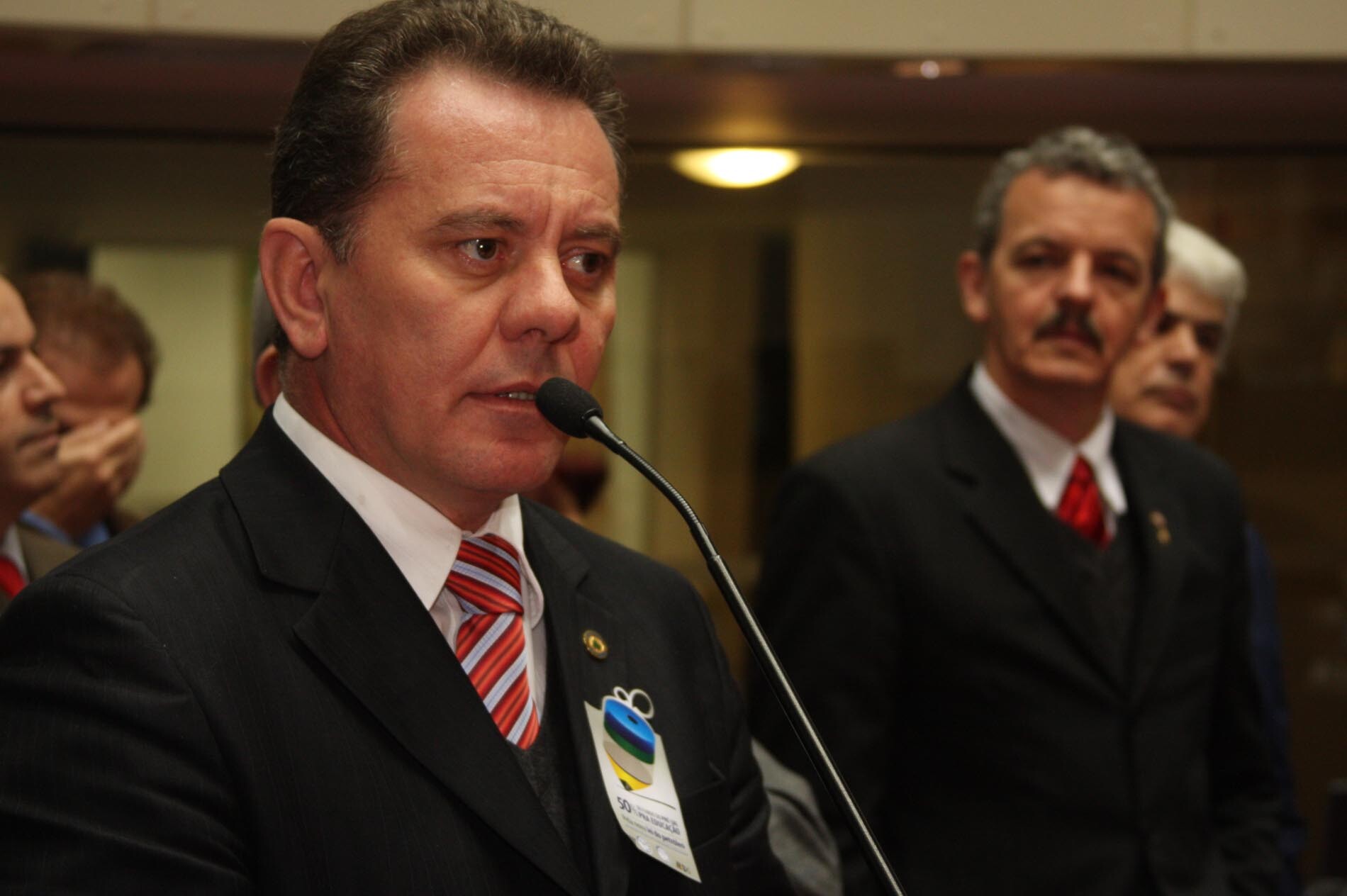 Dos Gabinetes – TCE susta editais sob suspeita para novas autoescolas