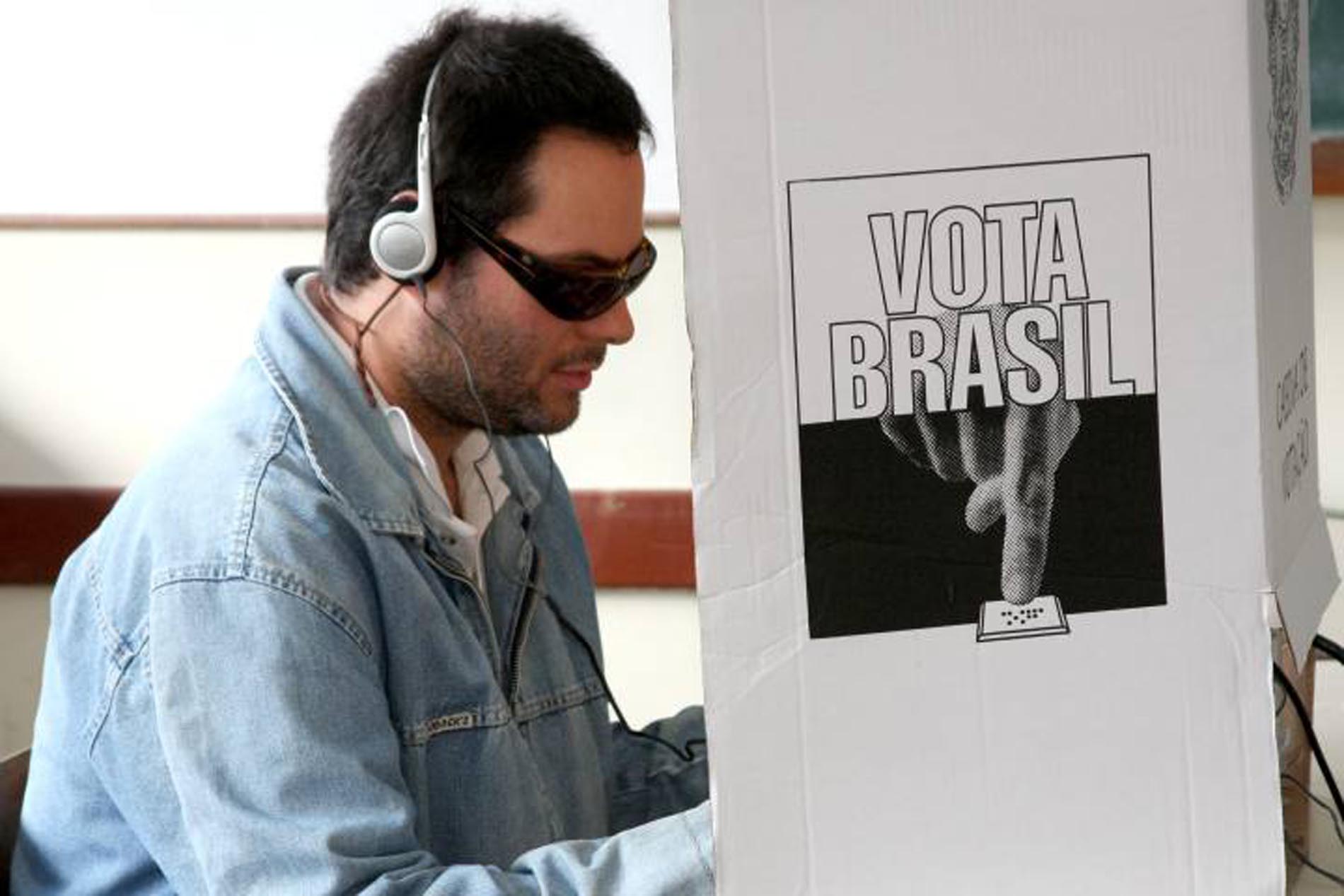 Eleitores com deficiência física devem comunicar a Justiça Eleitoral até 3 de setembro