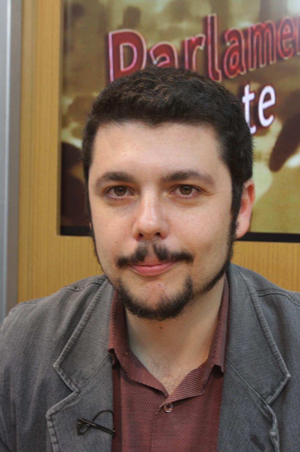Thiago Skármo. Parlamento em dabate.