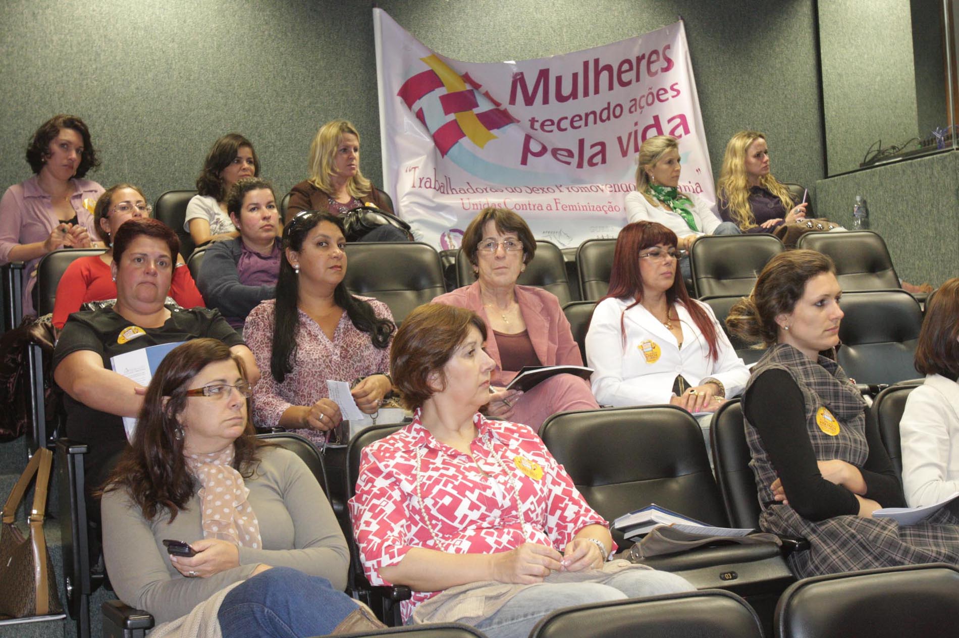 Debate sobre Saúde e Violência contra mulheres e o Lançamento da Campanha 'Um Ponto Final na Violência contra as Mulheres'.