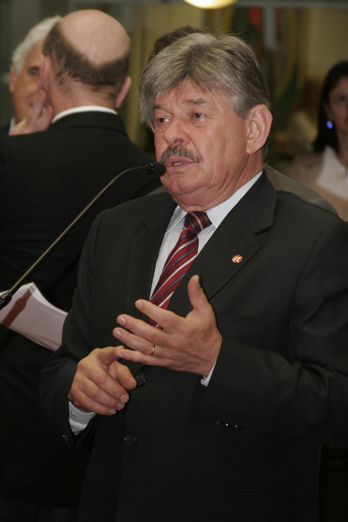Dos Gabinetes – Deputado Reno cobra verba prometida pela SDR