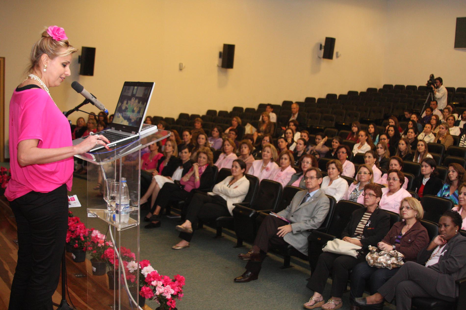 Mirela Janotti  - Campanha Dia Rosa - Palestras educativas de prevenção ao câncer de mama