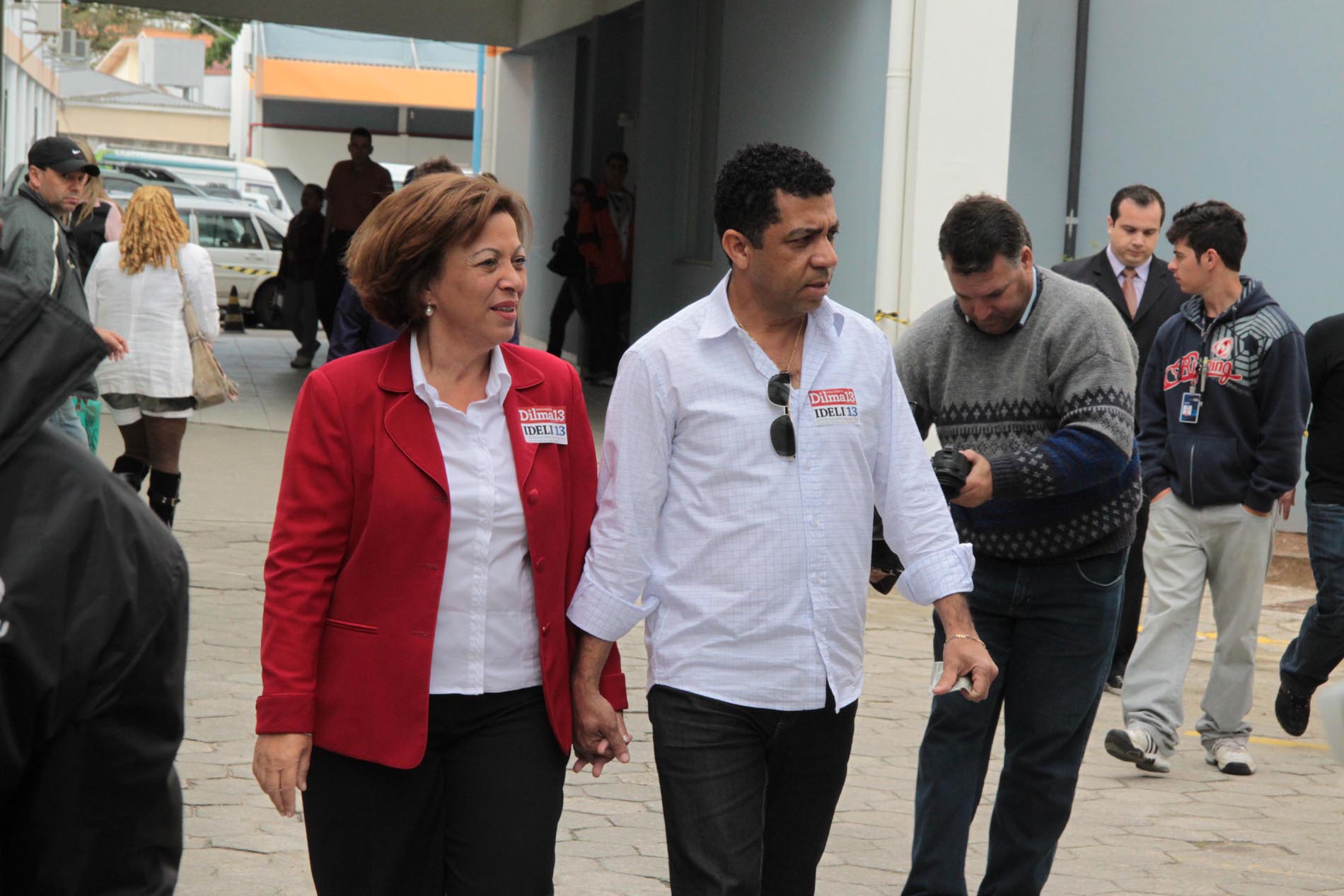Ideli Salvatti - Candidata ao Governo vota no CEFET