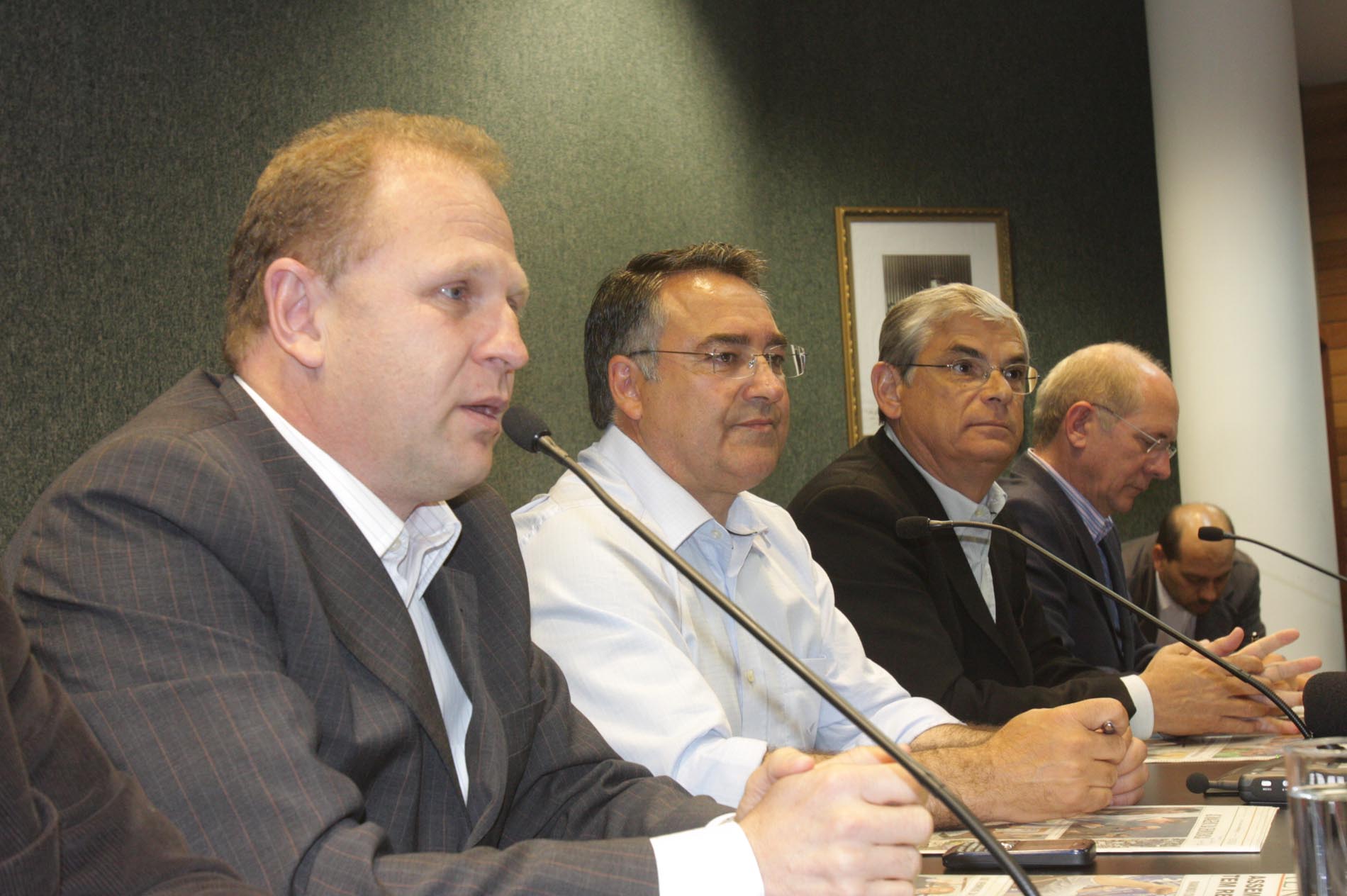 Coletiva – Raimundo Colombo e eleitos