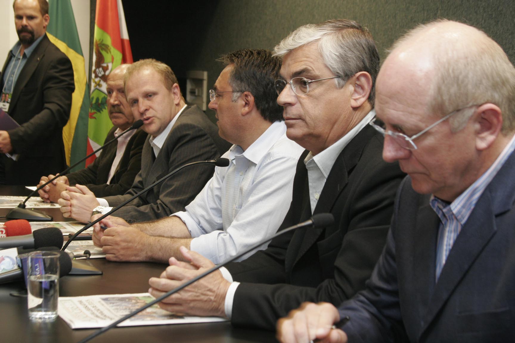 Coletiva – Raimundo Colombo e eleitos