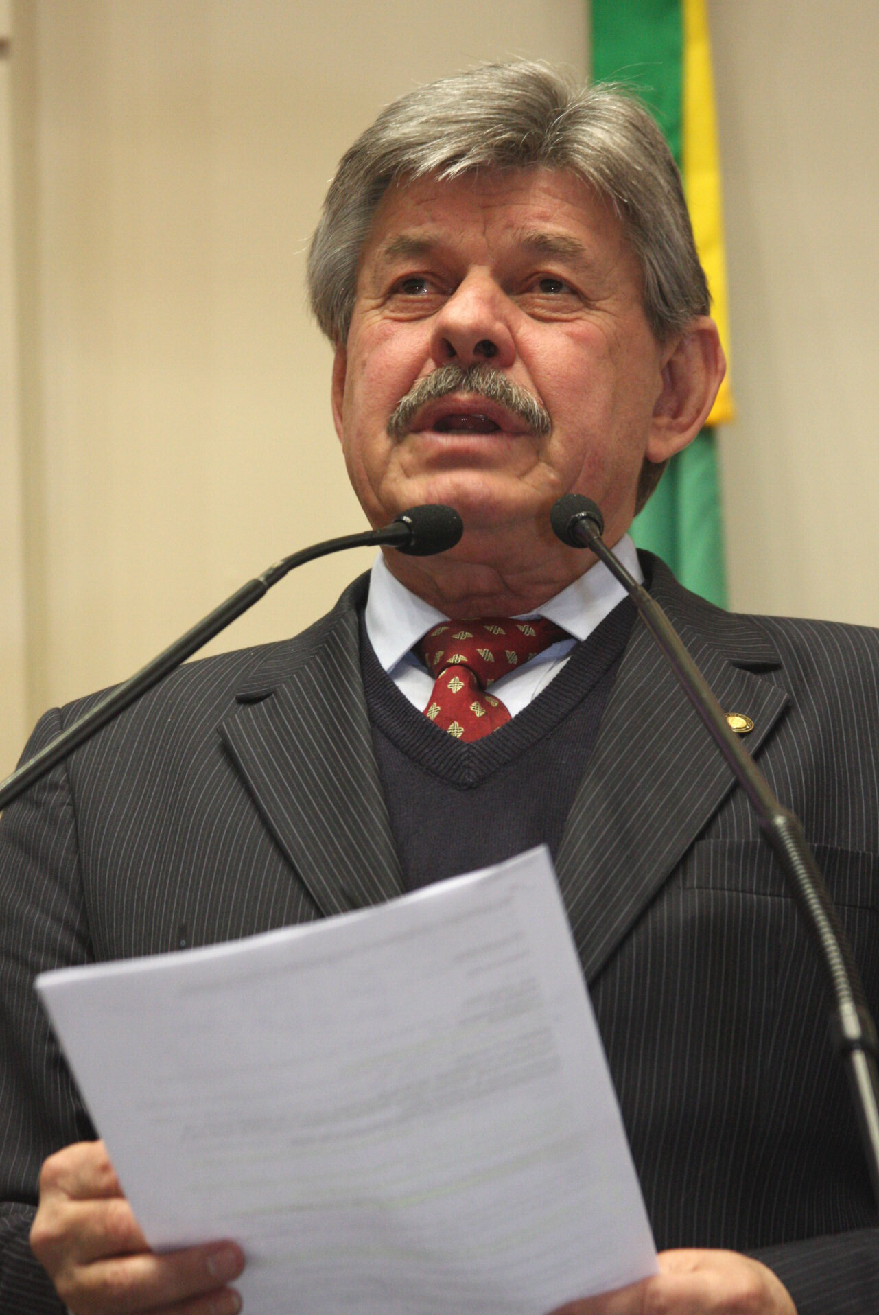 Dos Gabinetes – Macierenses não se iludem com promessas e recorrem ao deputado Reno