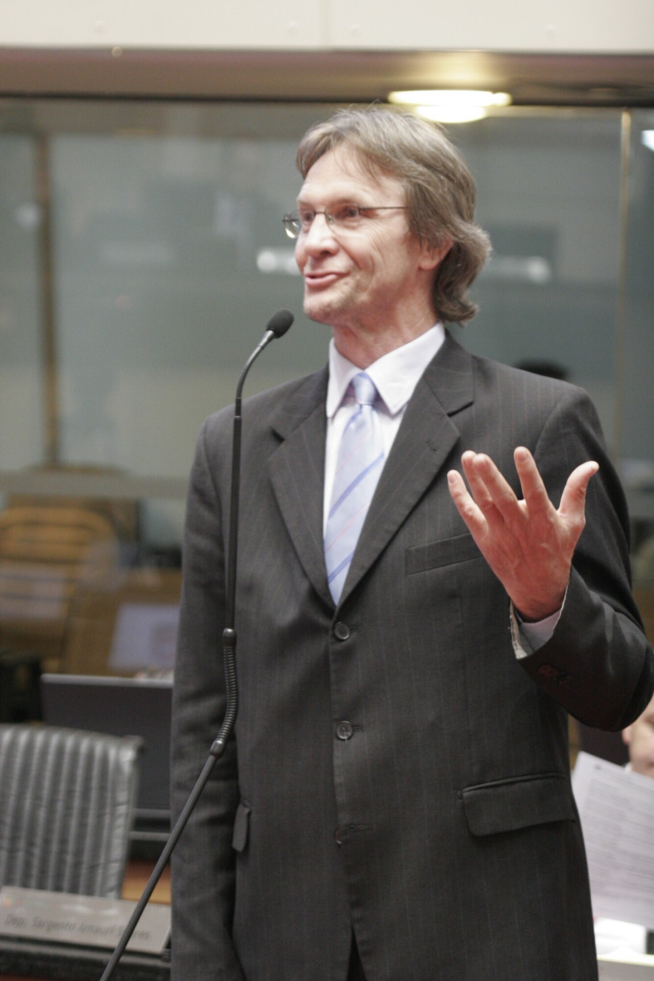 Dos Gabinetes – Uczai destaca vitória de Dilma e defende reforma política
